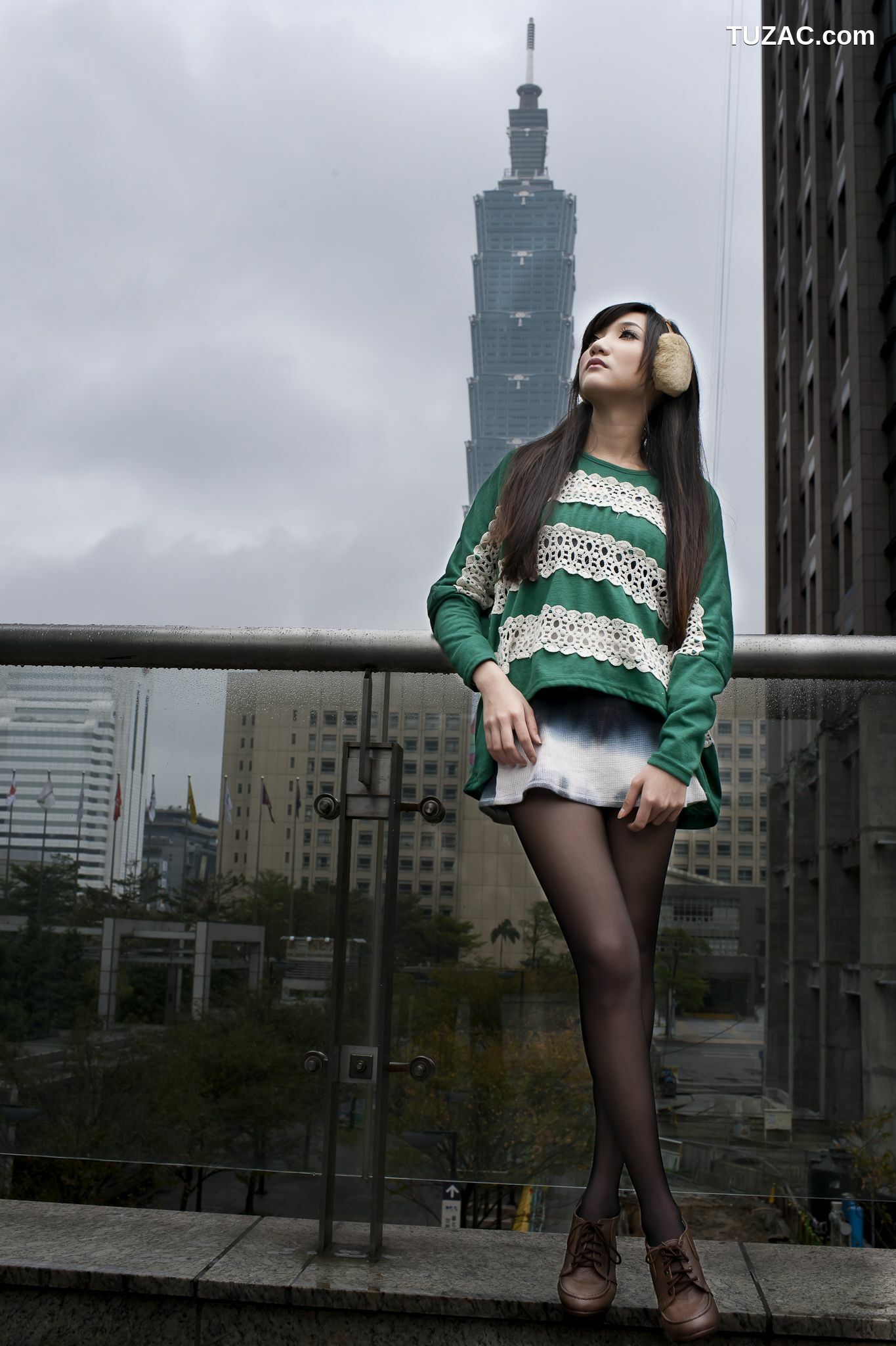 台湾正妹_Tina李霜《黑丝街拍图片》写真合集