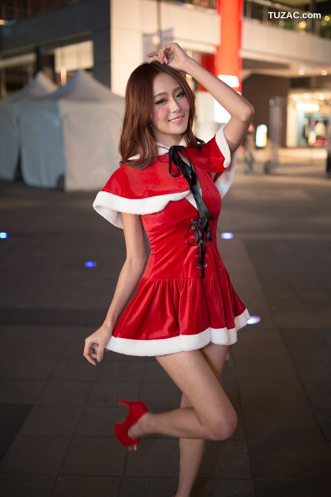 台湾正妹_Winnie小雪/庄咏惠《圣诞小短裙夜拍》写真集