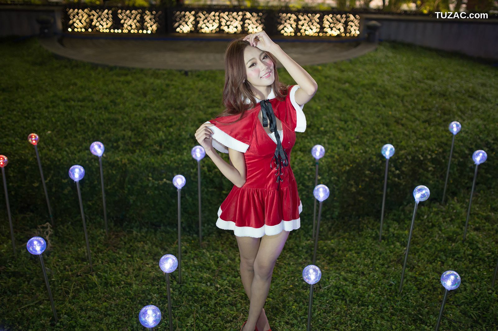 台湾正妹_Winnie小雪/庄咏惠《圣诞小短裙夜拍》写真集