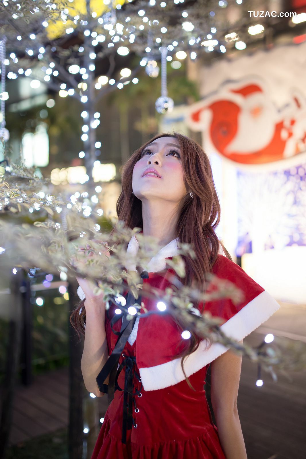 台湾正妹_Winnie小雪/庄咏惠《圣诞小短裙夜拍》写真集