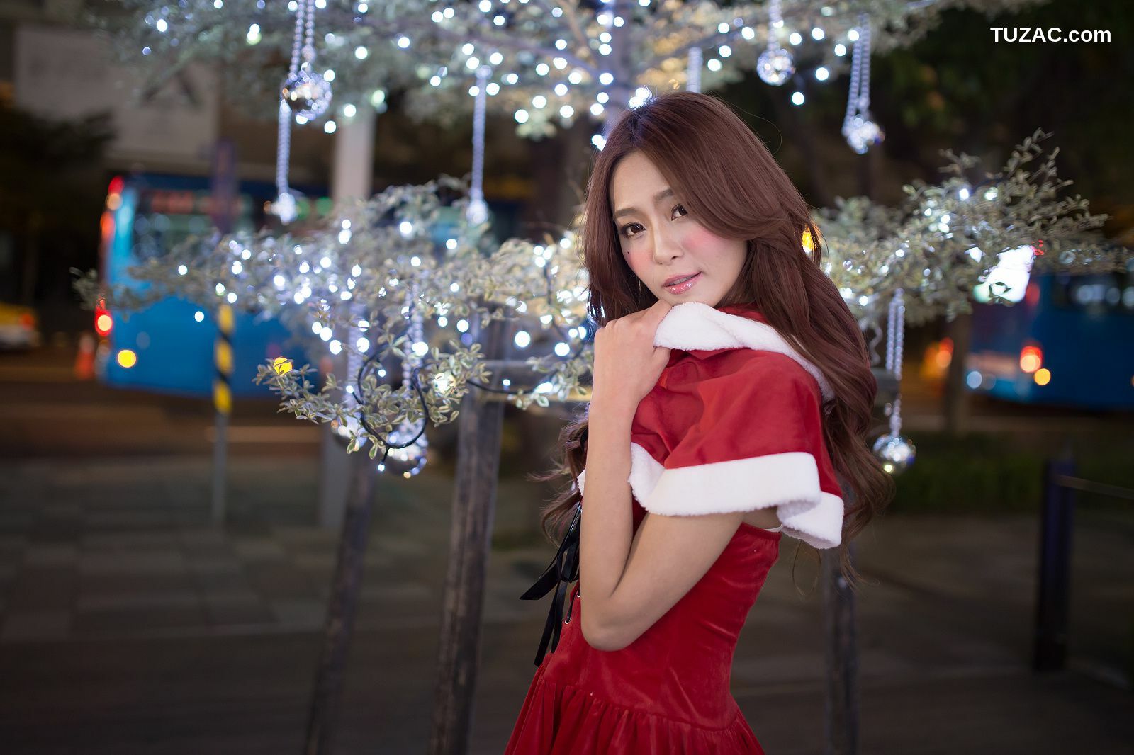 台湾正妹_Winnie小雪/庄咏惠《圣诞小短裙夜拍》写真集