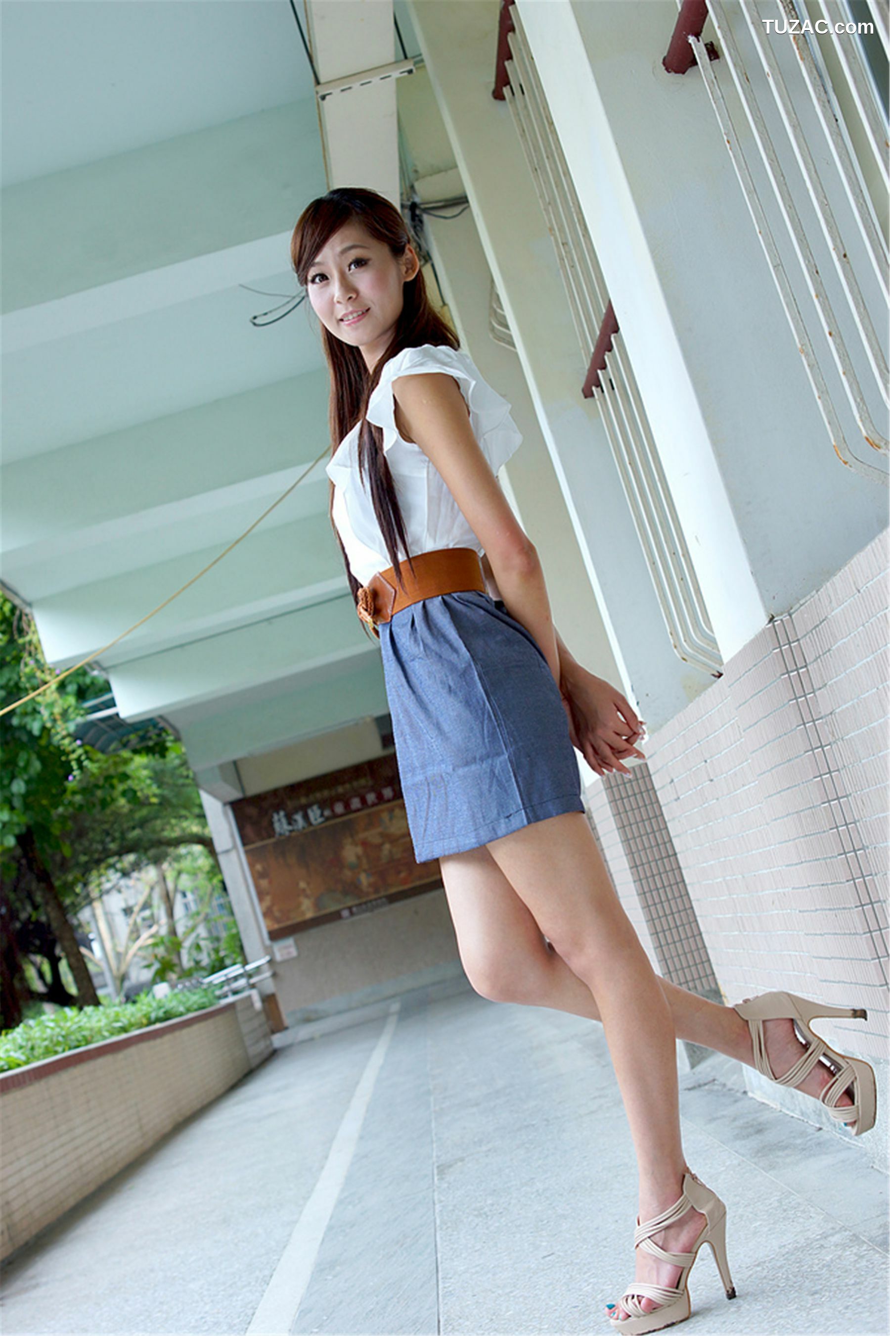 台湾正妹_Winnie小雪/庄咏惠《春节校园外拍》写真集