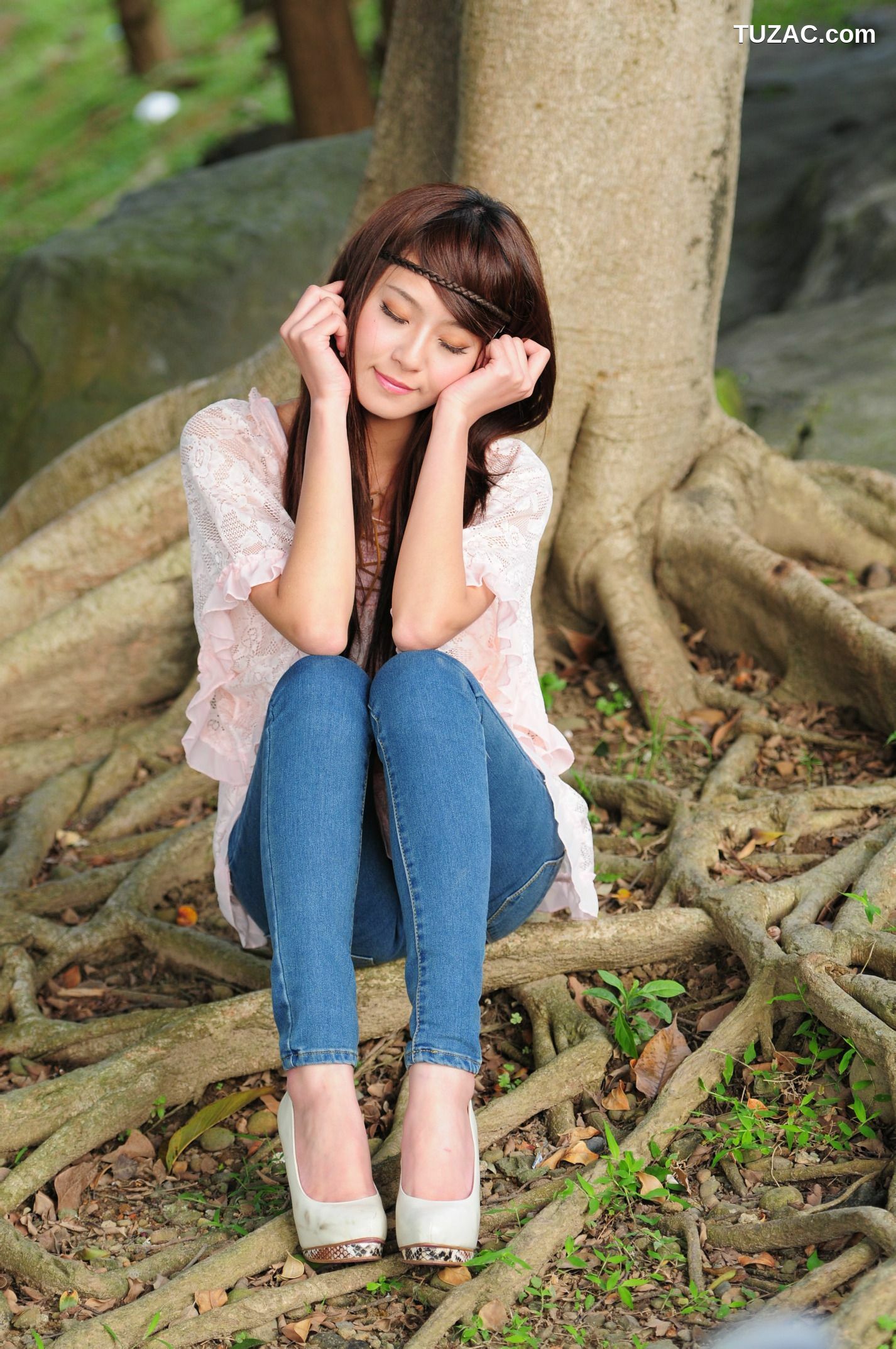 台湾正妹_winnie小雪/庄温妮《紧身牛仔裤系列外拍》写真集