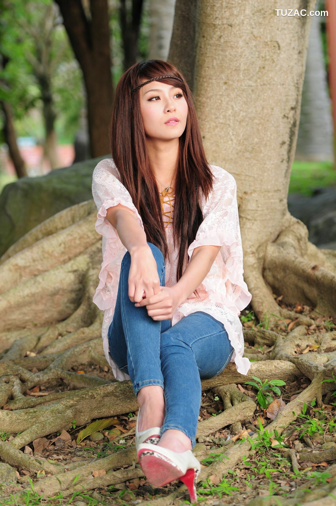 台湾正妹_winnie小雪/庄温妮《紧身牛仔裤系列外拍》写真集