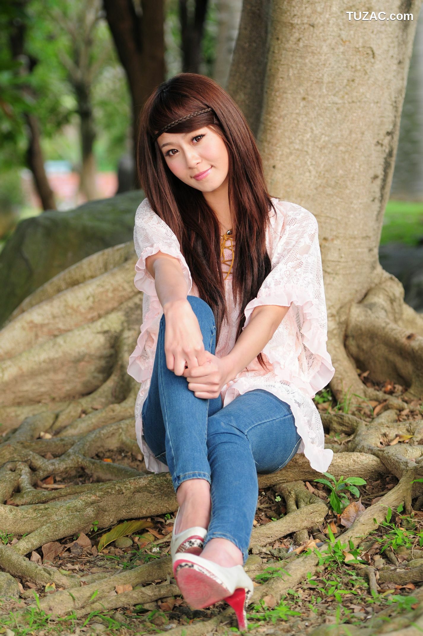 台湾正妹_winnie小雪/庄温妮《紧身牛仔裤系列外拍》写真集