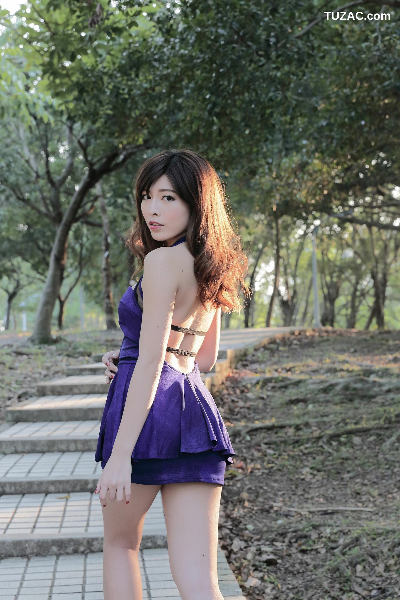 台湾正妹_冰山美人廖坎蒂《初夏公园外拍》写真集