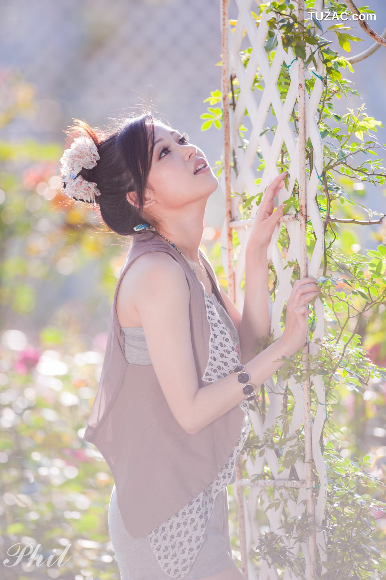 台湾正妹_台湾女神Avy杜可薇《吊带短裤系列》小清新唯美外拍写真集