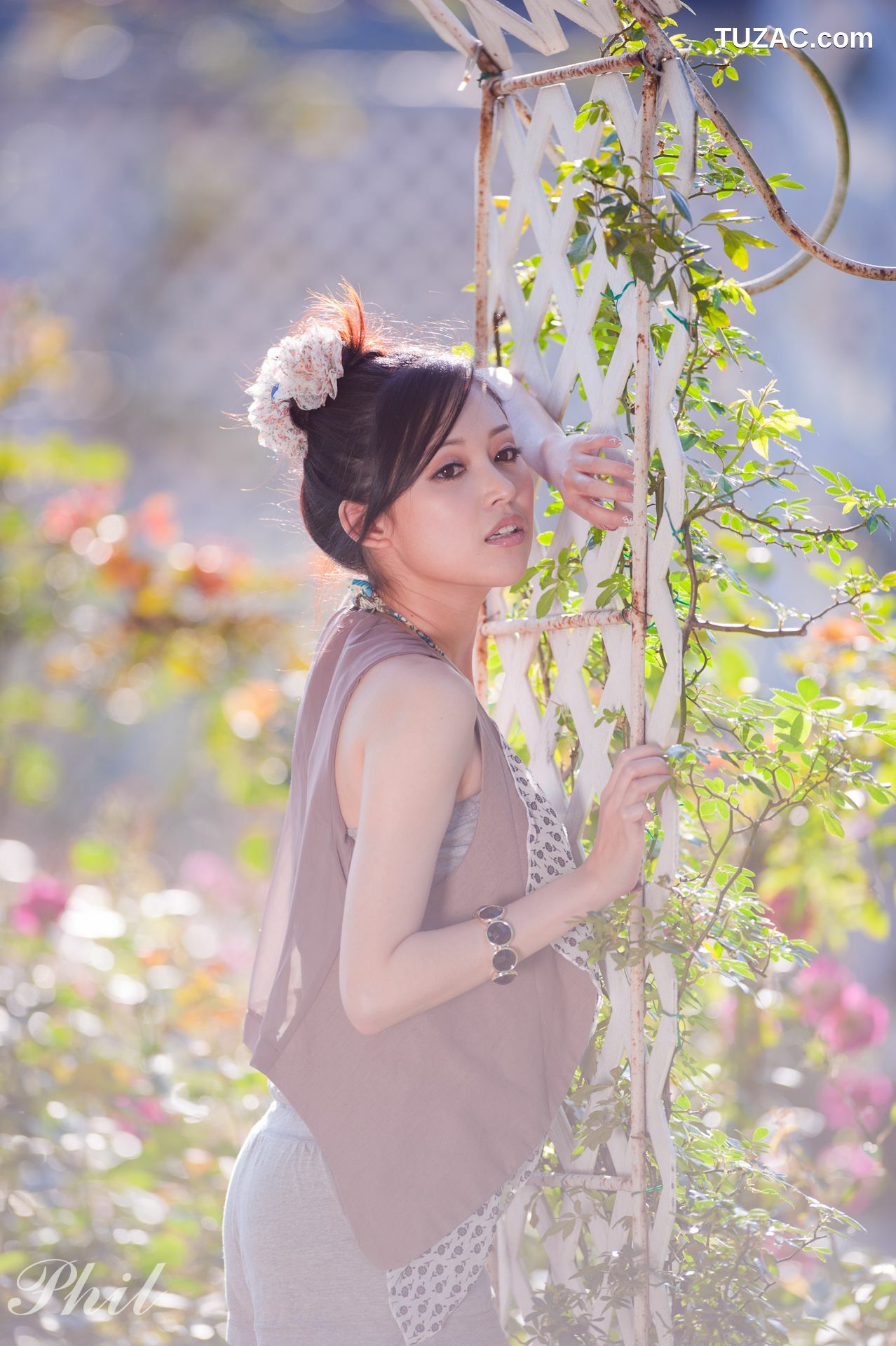 台湾正妹_台湾女神Avy杜可薇《吊带短裤系列》小清新唯美外拍写真集