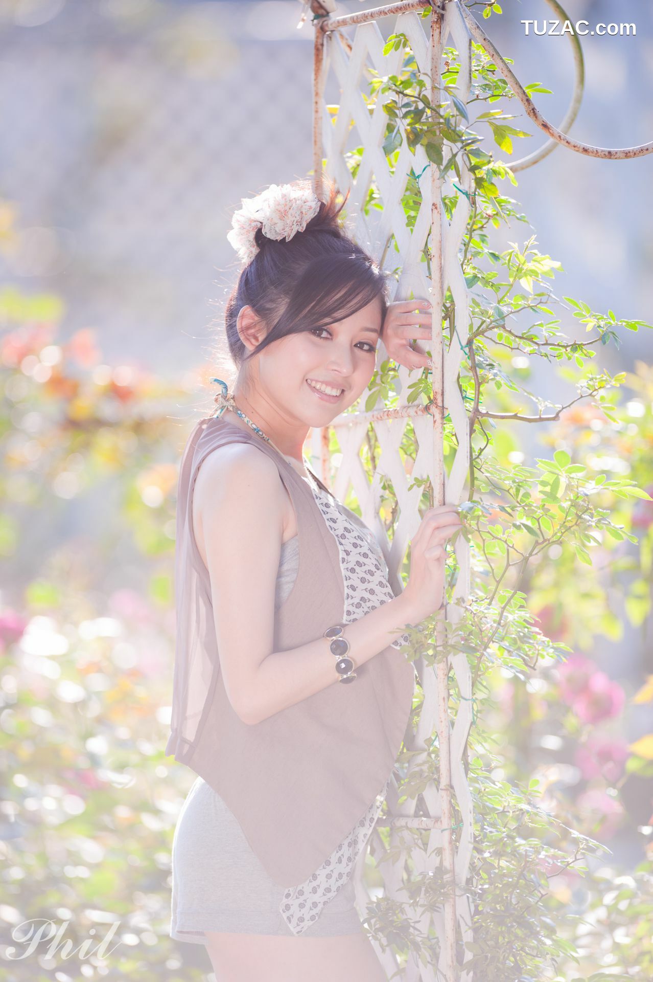 台湾正妹_台湾女神Avy杜可薇《吊带短裤系列》小清新唯美外拍写真集