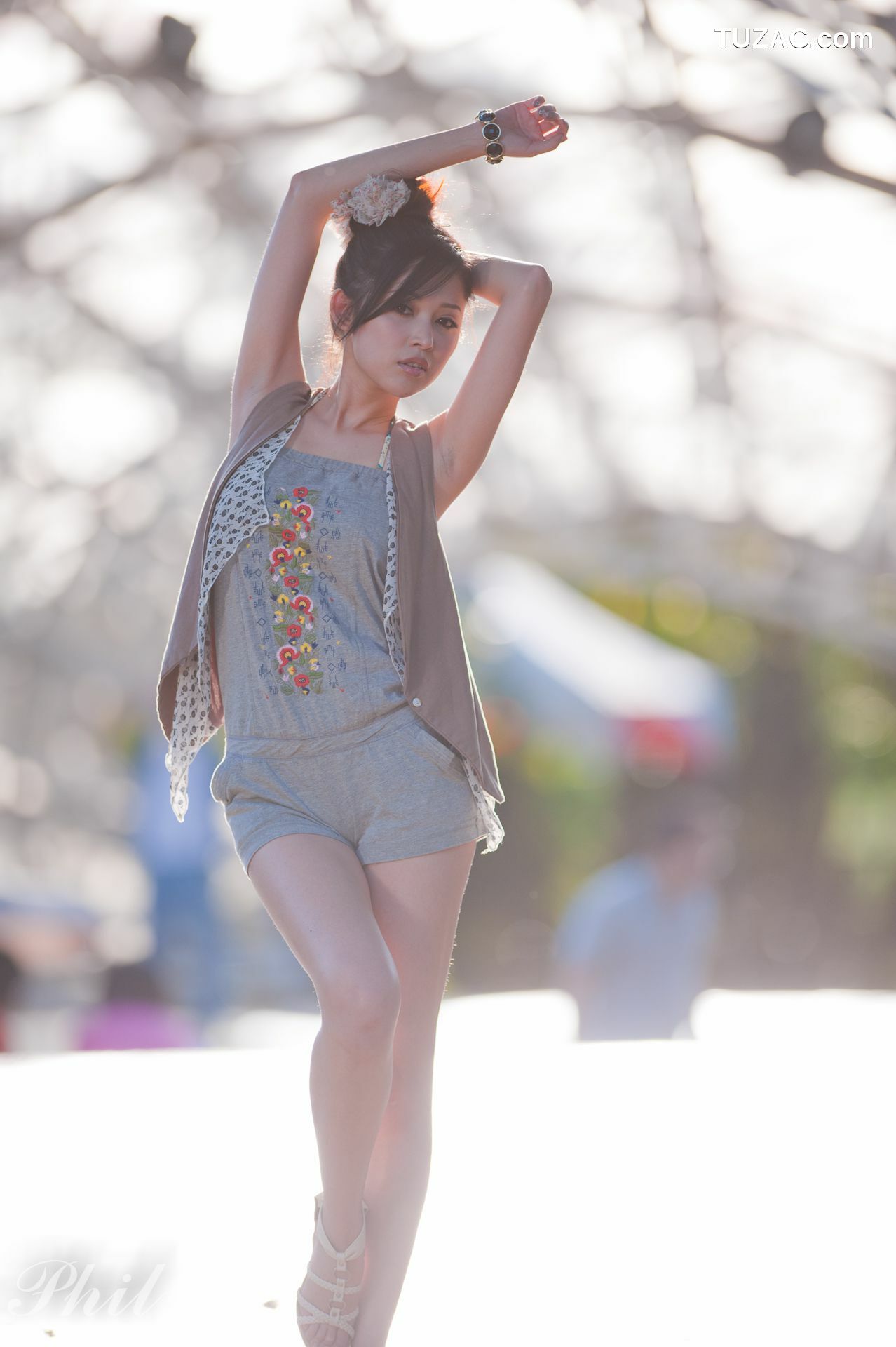 台湾正妹_台湾女神Avy杜可薇《吊带短裤系列》小清新唯美外拍写真集