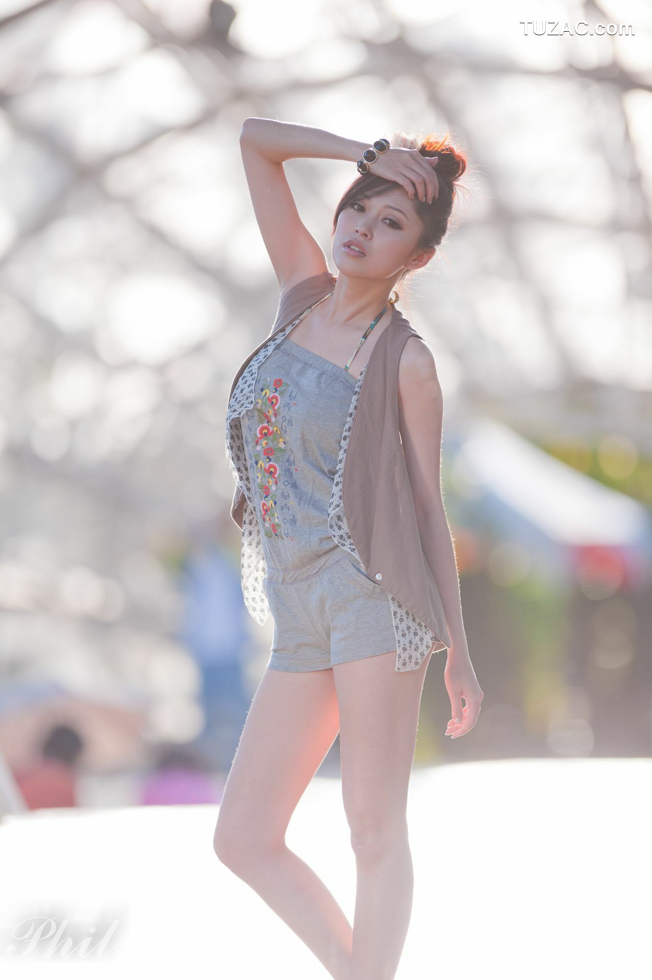 台湾正妹_台湾女神Avy杜可薇《吊带短裤系列》小清新唯美外拍写真集