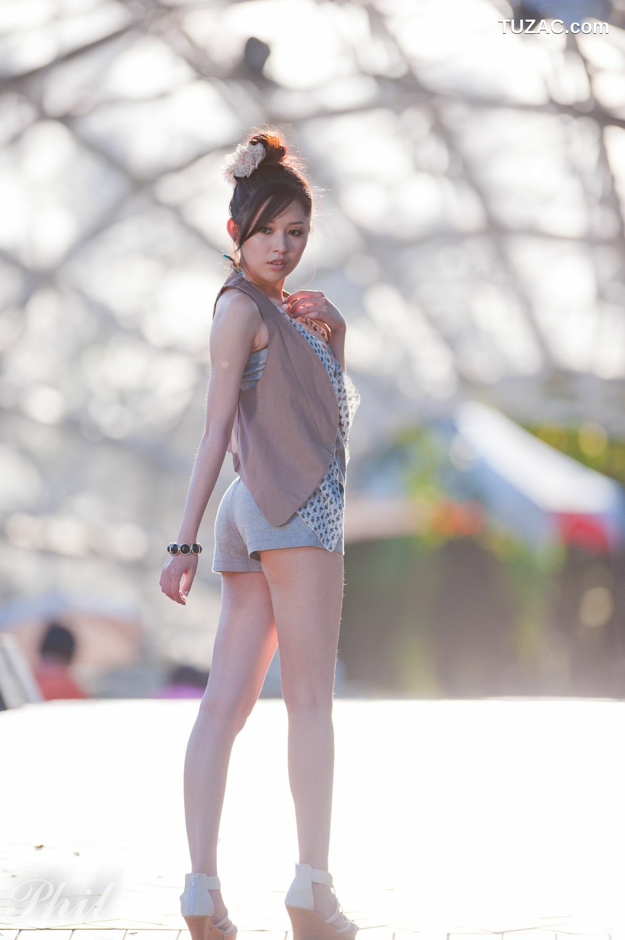 台湾正妹_台湾女神Avy杜可薇《吊带短裤系列》小清新唯美外拍写真集