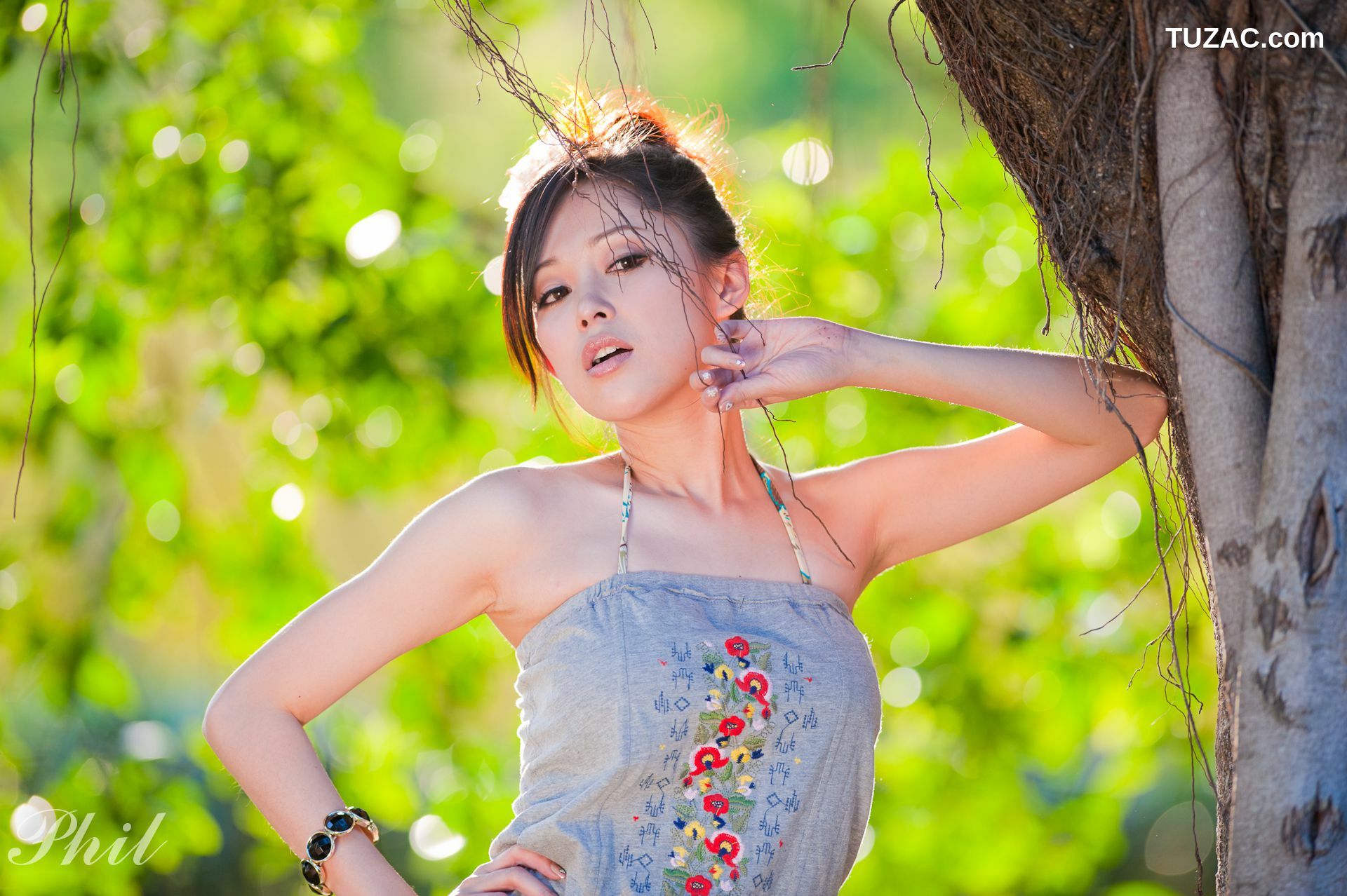 台湾正妹_台湾女神Avy杜可薇《吊带短裤系列》小清新唯美外拍写真集