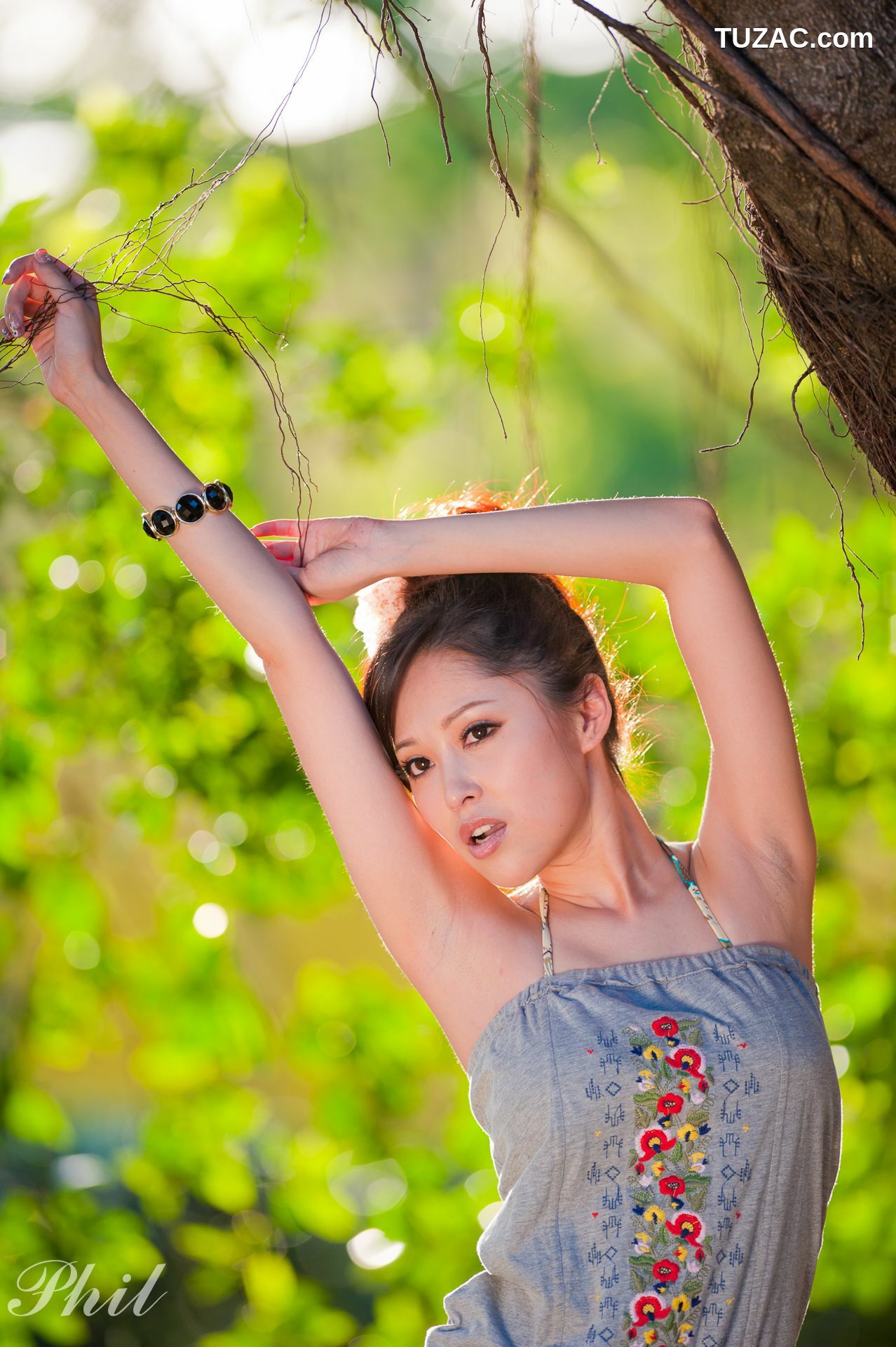 台湾正妹_台湾女神Avy杜可薇《吊带短裤系列》小清新唯美外拍写真集