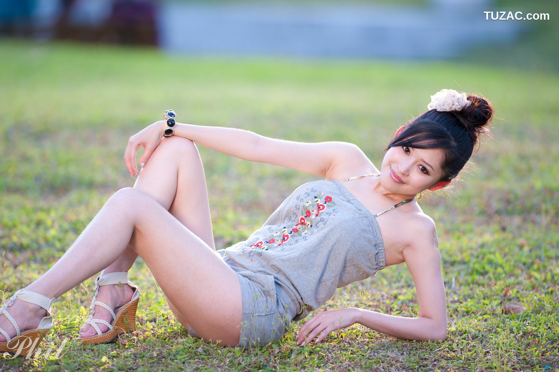 台湾正妹_台湾女神Avy杜可薇《吊带短裤系列》小清新唯美外拍写真集