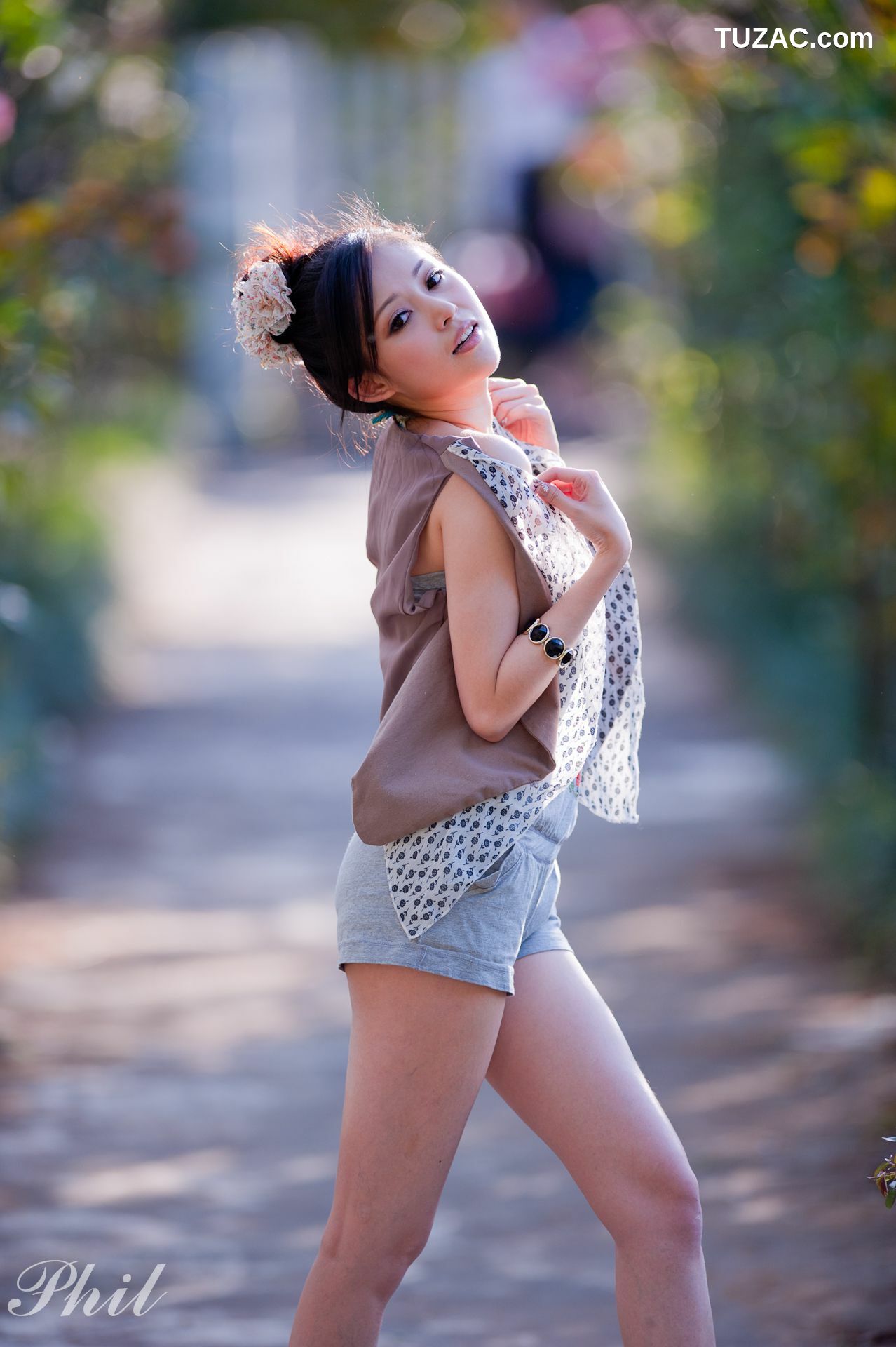 台湾正妹_台湾女神Avy杜可薇《吊带短裤系列》小清新唯美外拍写真集