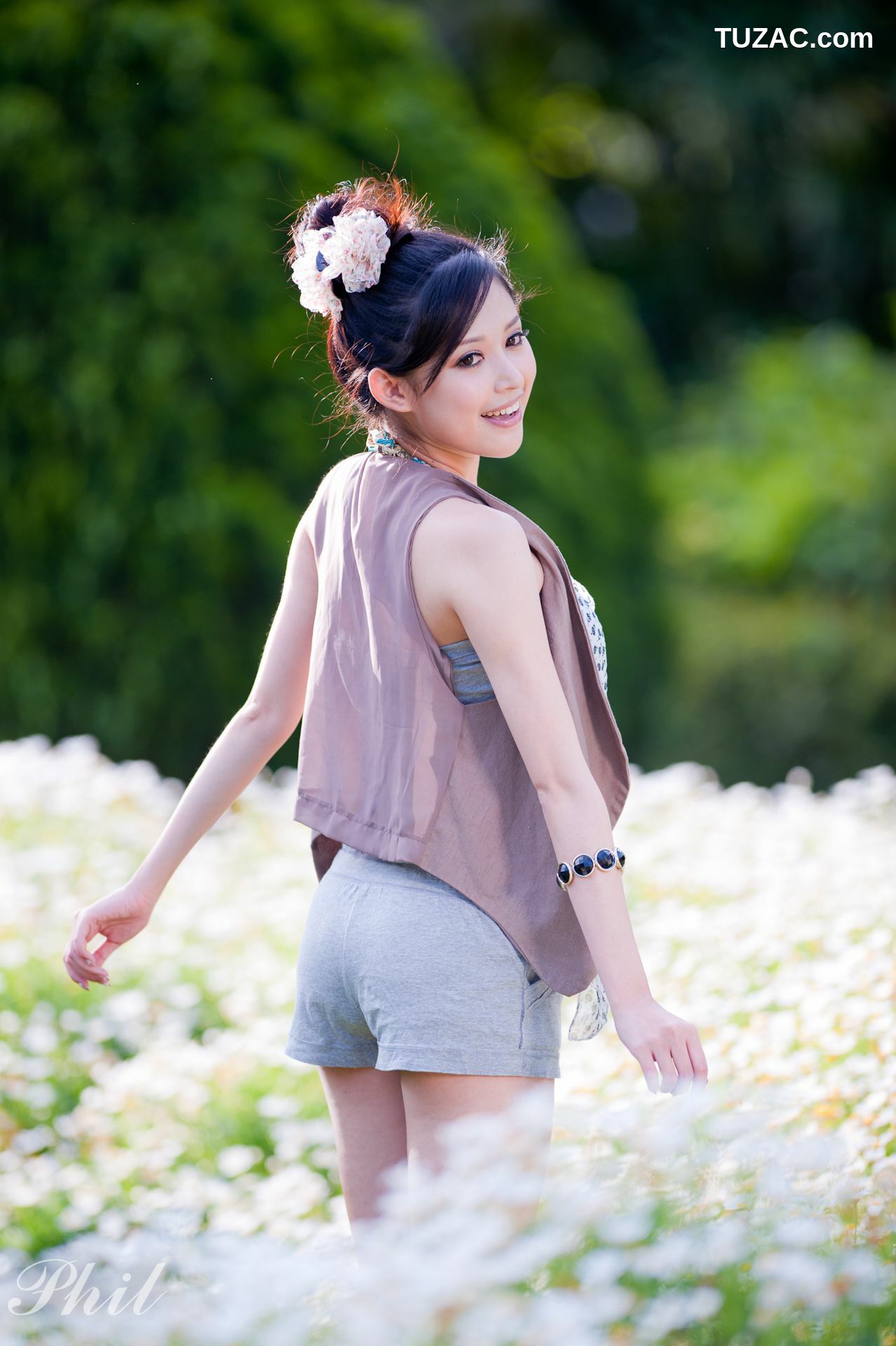 台湾正妹_台湾女神Avy杜可薇《吊带短裤系列》小清新唯美外拍写真集