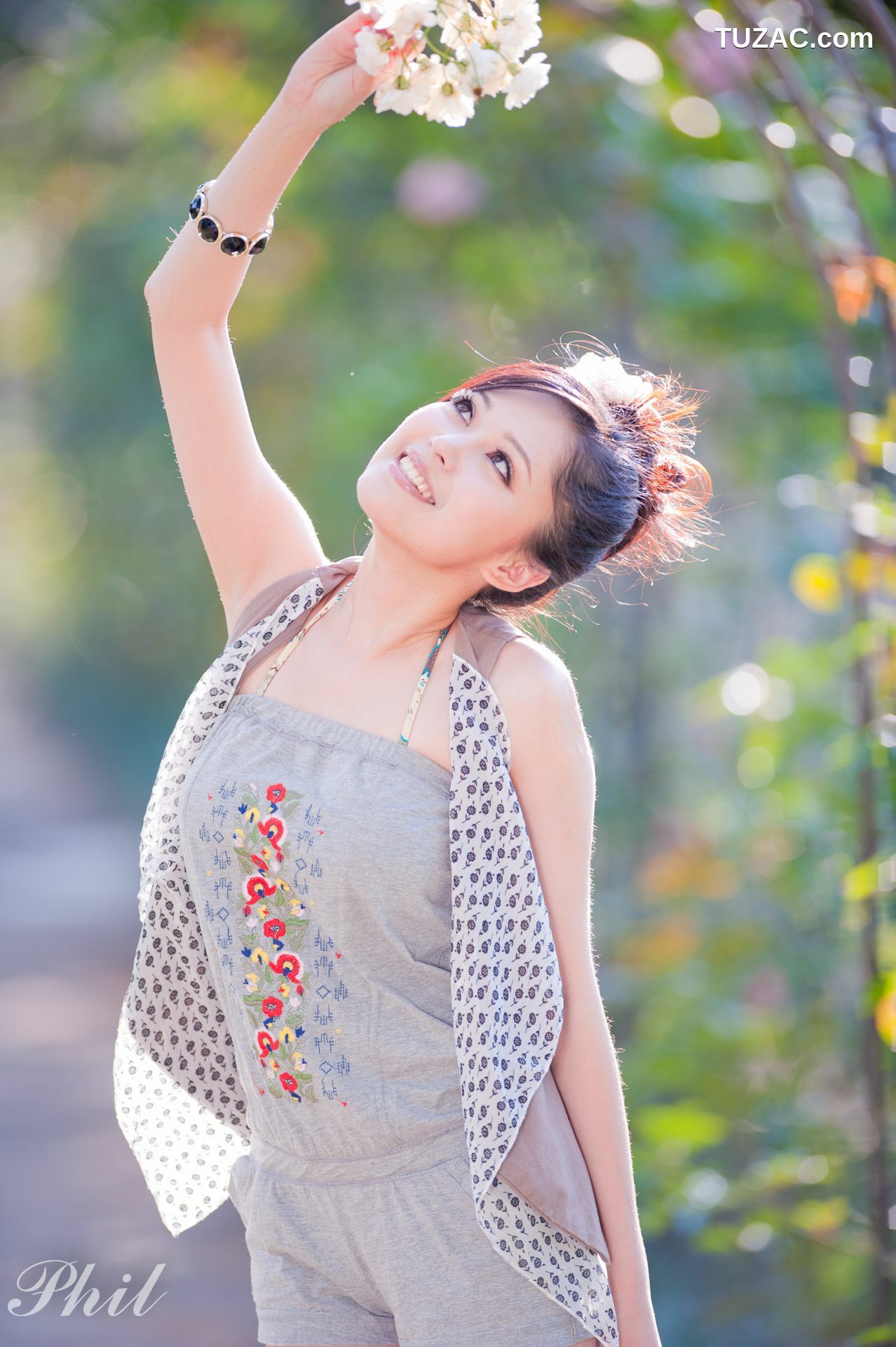 台湾正妹_台湾女神Avy杜可薇《吊带短裤系列》小清新唯美外拍写真集