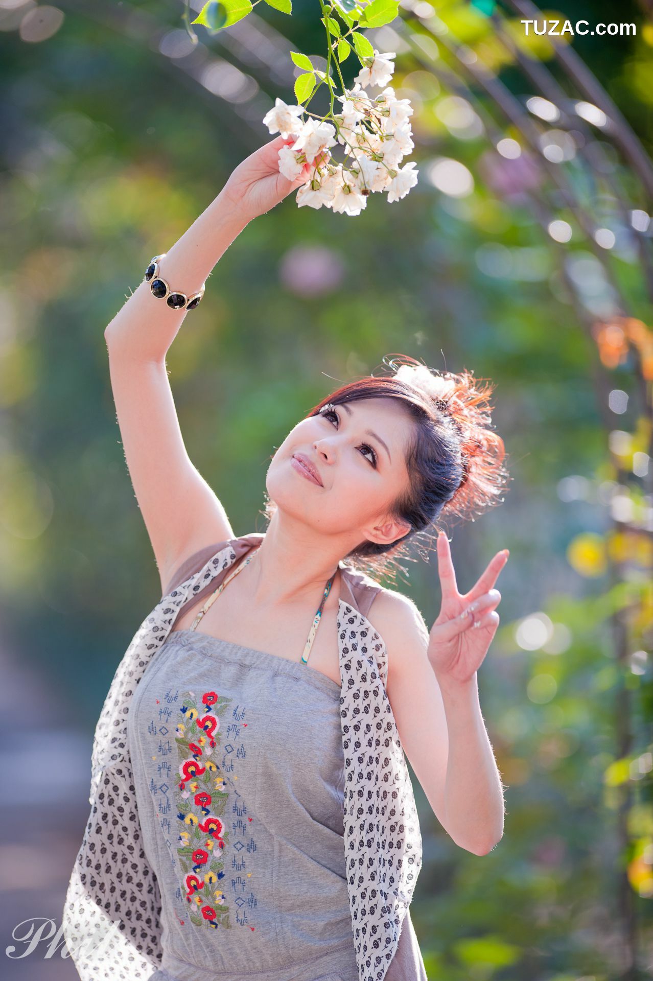 台湾正妹_台湾女神Avy杜可薇《吊带短裤系列》小清新唯美外拍写真集
