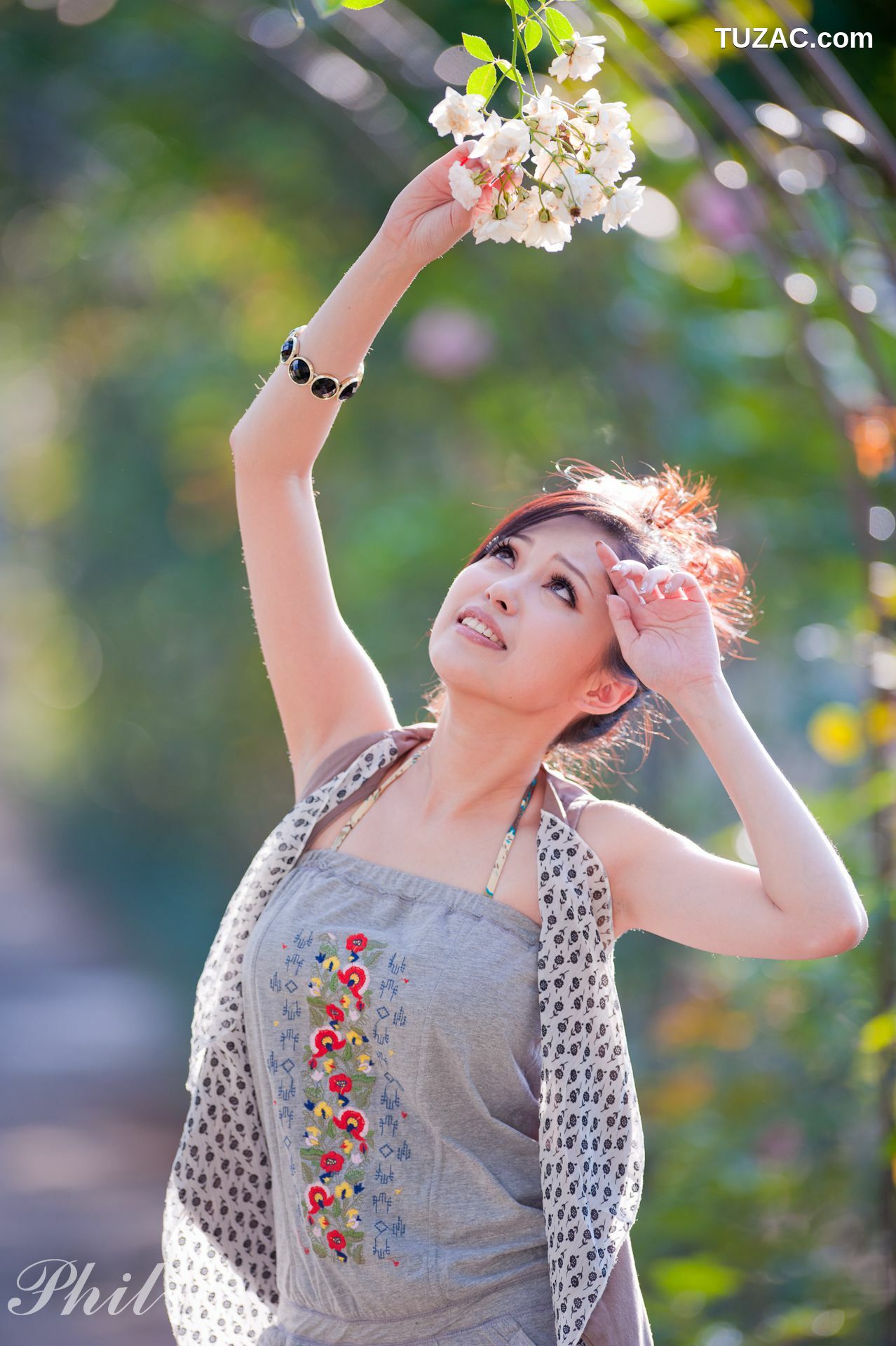 台湾正妹_台湾女神Avy杜可薇《吊带短裤系列》小清新唯美外拍写真集