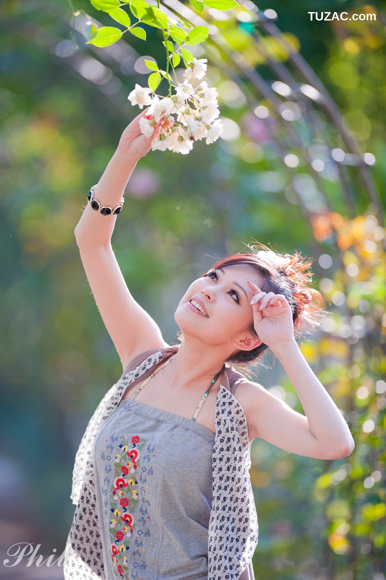 台湾正妹_台湾女神Avy杜可薇《吊带短裤系列》小清新唯美外拍写真集