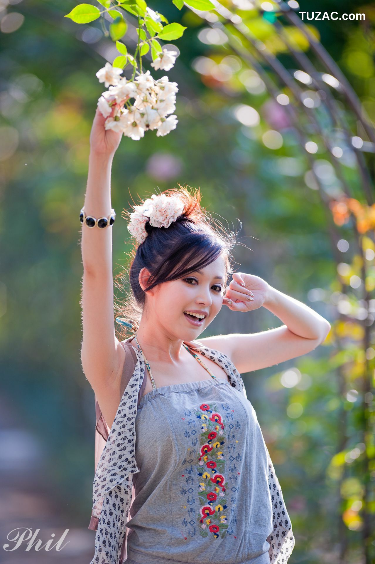 台湾正妹_台湾女神Avy杜可薇《吊带短裤系列》小清新唯美外拍写真集