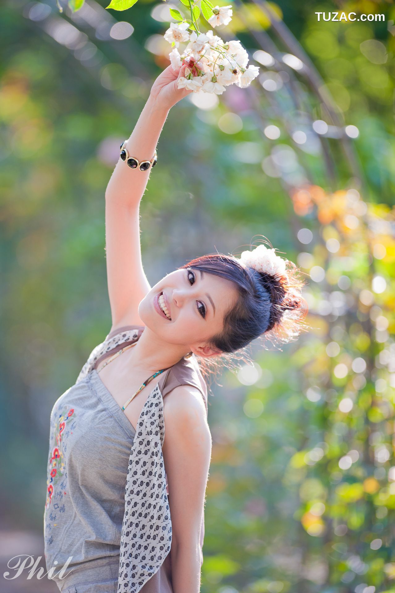 台湾正妹_台湾女神Avy杜可薇《吊带短裤系列》小清新唯美外拍写真集