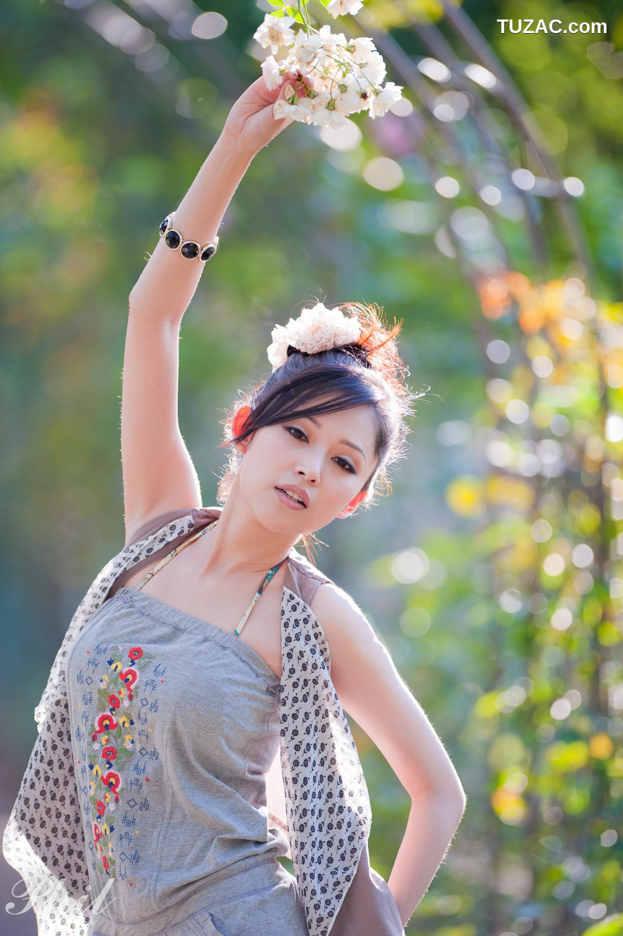 台湾正妹_台湾女神Avy杜可薇《吊带短裤系列》小清新唯美外拍写真集