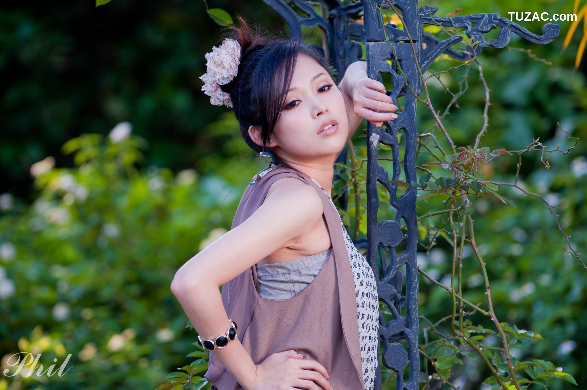 台湾正妹_台湾女神Avy杜可薇《吊带短裤系列》小清新唯美外拍写真集