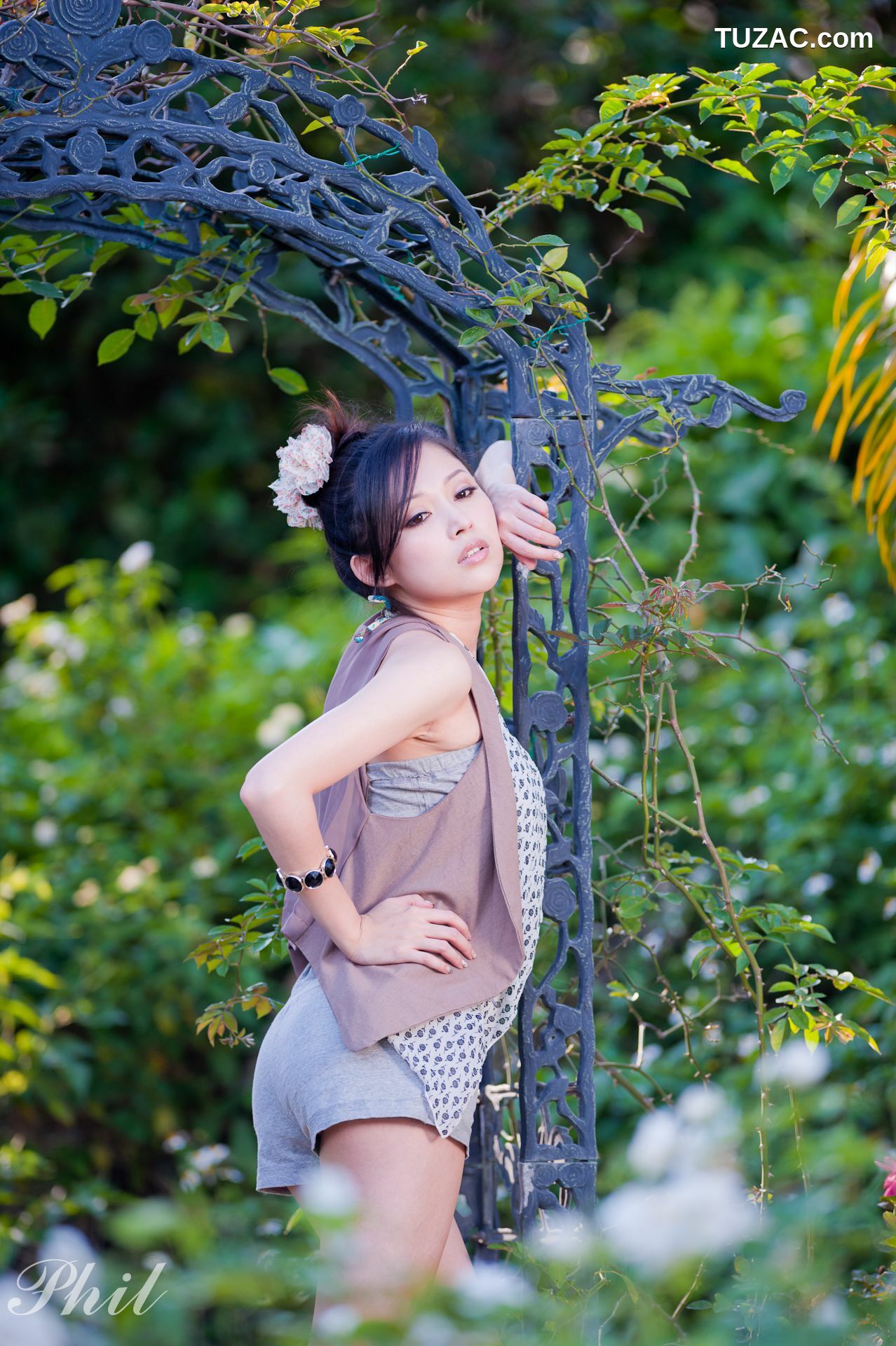 台湾正妹_台湾女神Avy杜可薇《吊带短裤系列》小清新唯美外拍写真集