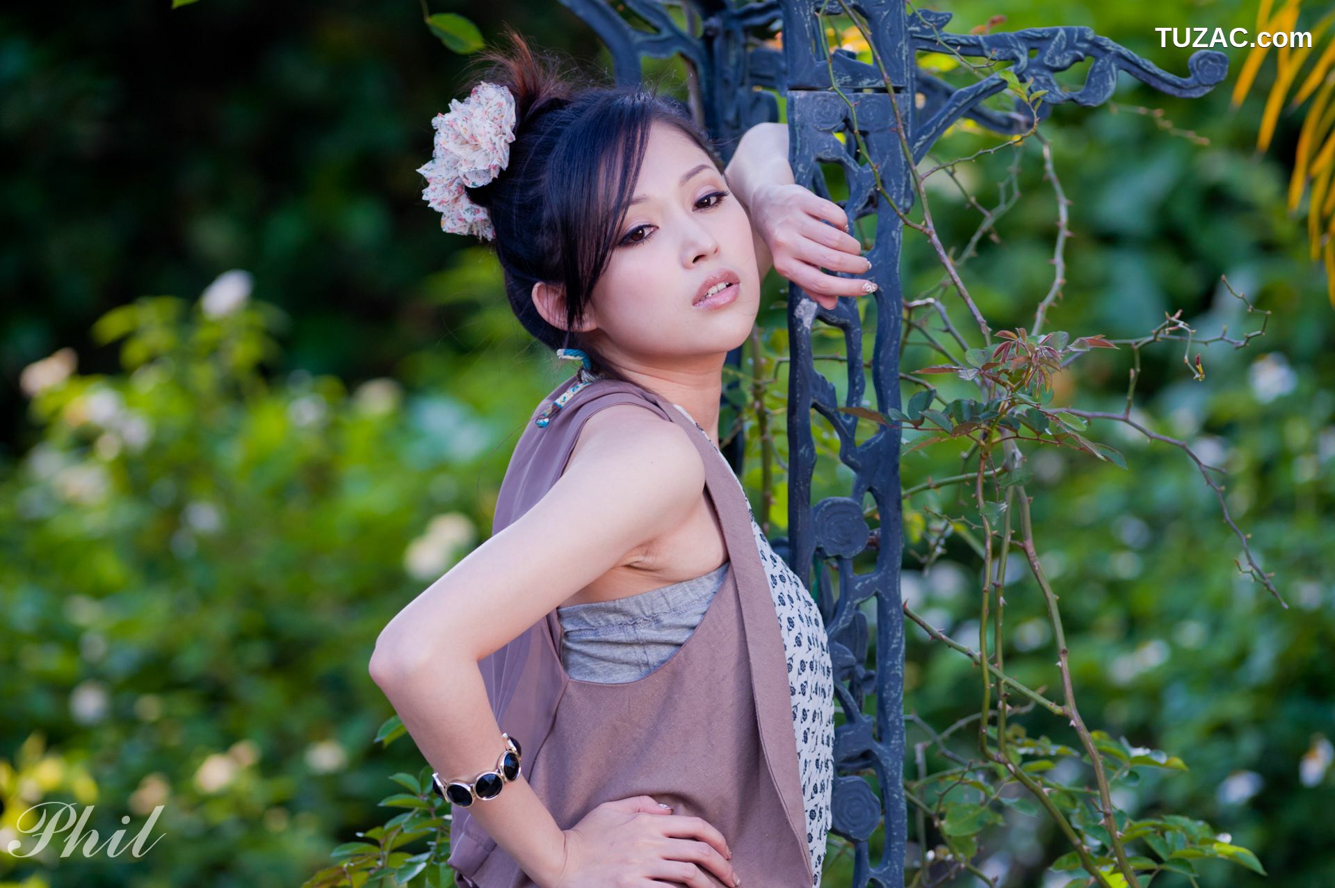 台湾正妹_台湾女神Avy杜可薇《吊带短裤系列》小清新唯美外拍写真集