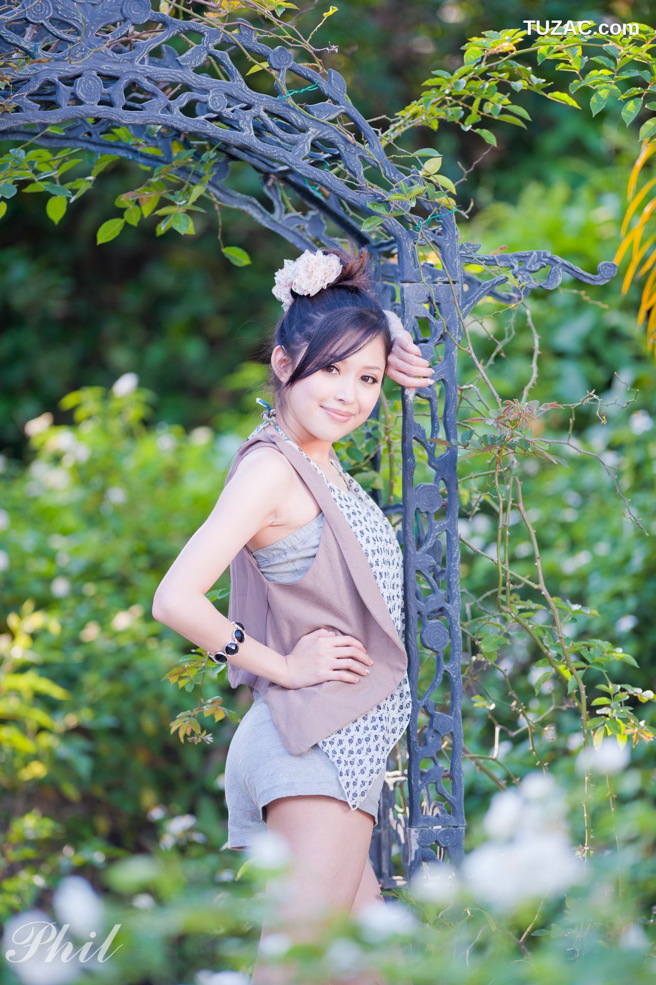 台湾正妹_台湾女神Avy杜可薇《吊带短裤系列》小清新唯美外拍写真集