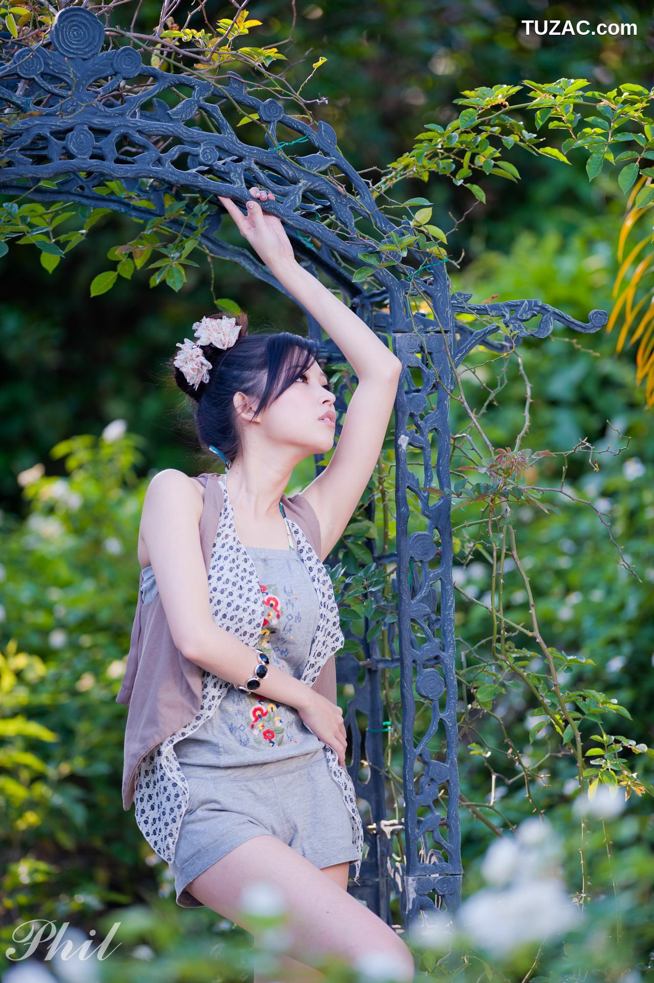 台湾正妹_台湾女神Avy杜可薇《吊带短裤系列》小清新唯美外拍写真集