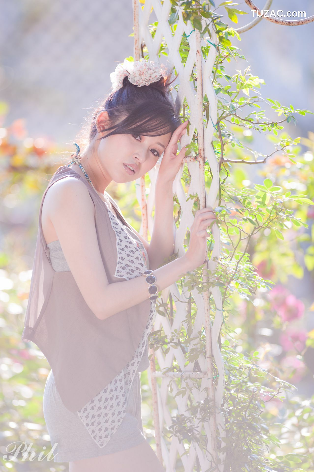 台湾正妹_台湾女神Avy杜可薇《吊带短裤系列》小清新唯美外拍写真集