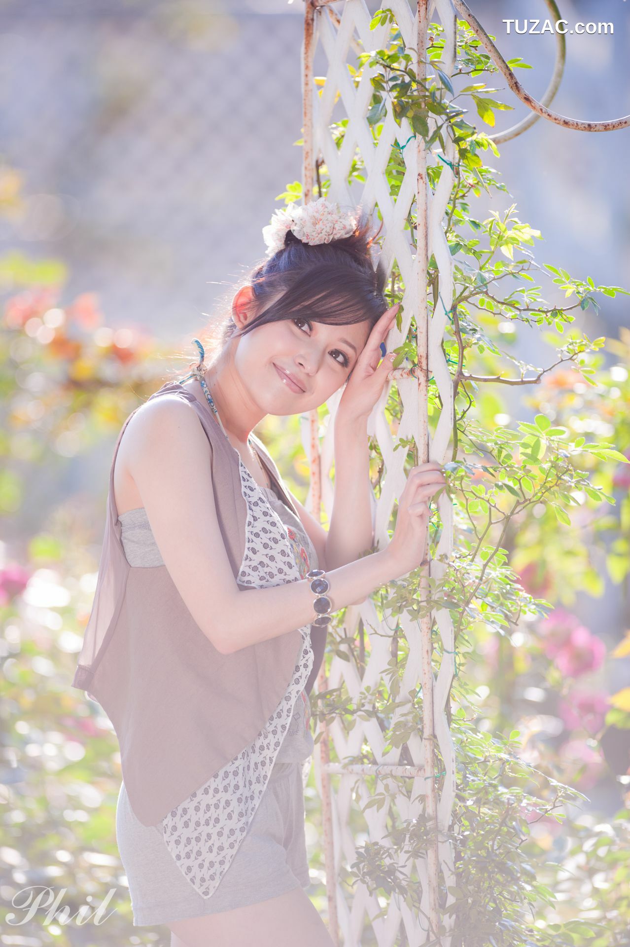 台湾正妹_台湾女神Avy杜可薇《吊带短裤系列》小清新唯美外拍写真集