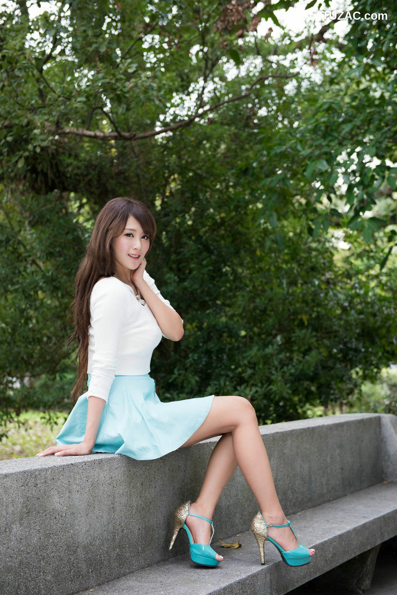 台湾正妹_台湾女神夏晴/腿模MISO《秋之风》写真集