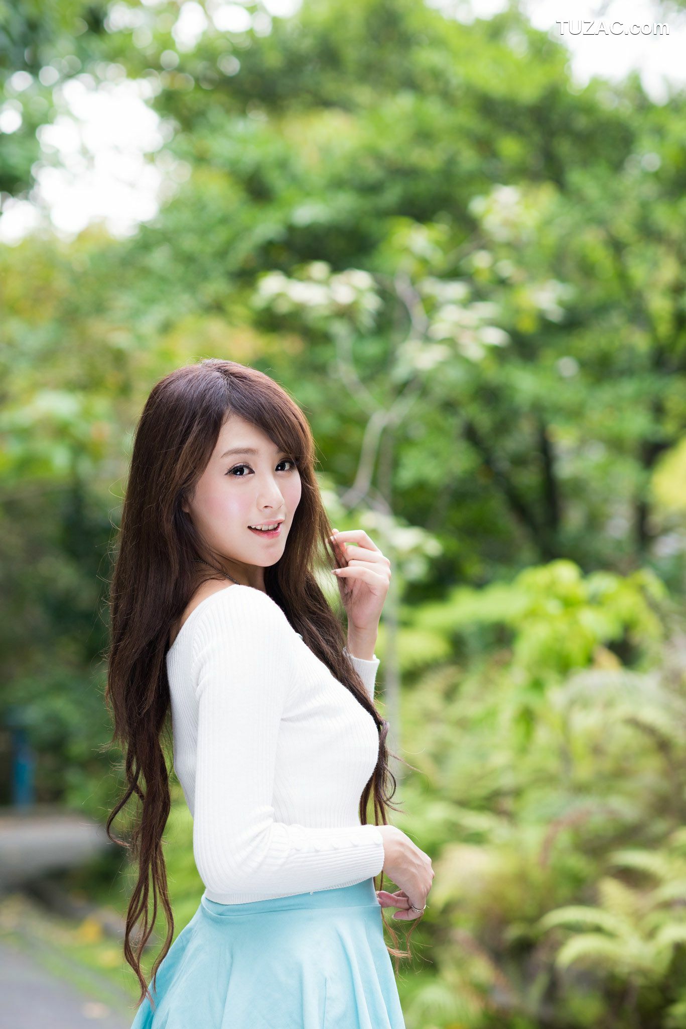 台湾正妹_台湾女神夏晴/腿模MISO《秋之风》写真集