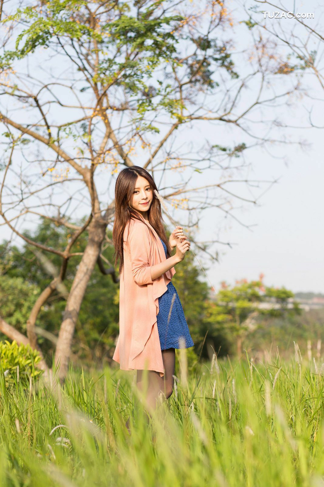 台湾正妹_台湾女神张齐郡JULIE《踏青》写真集