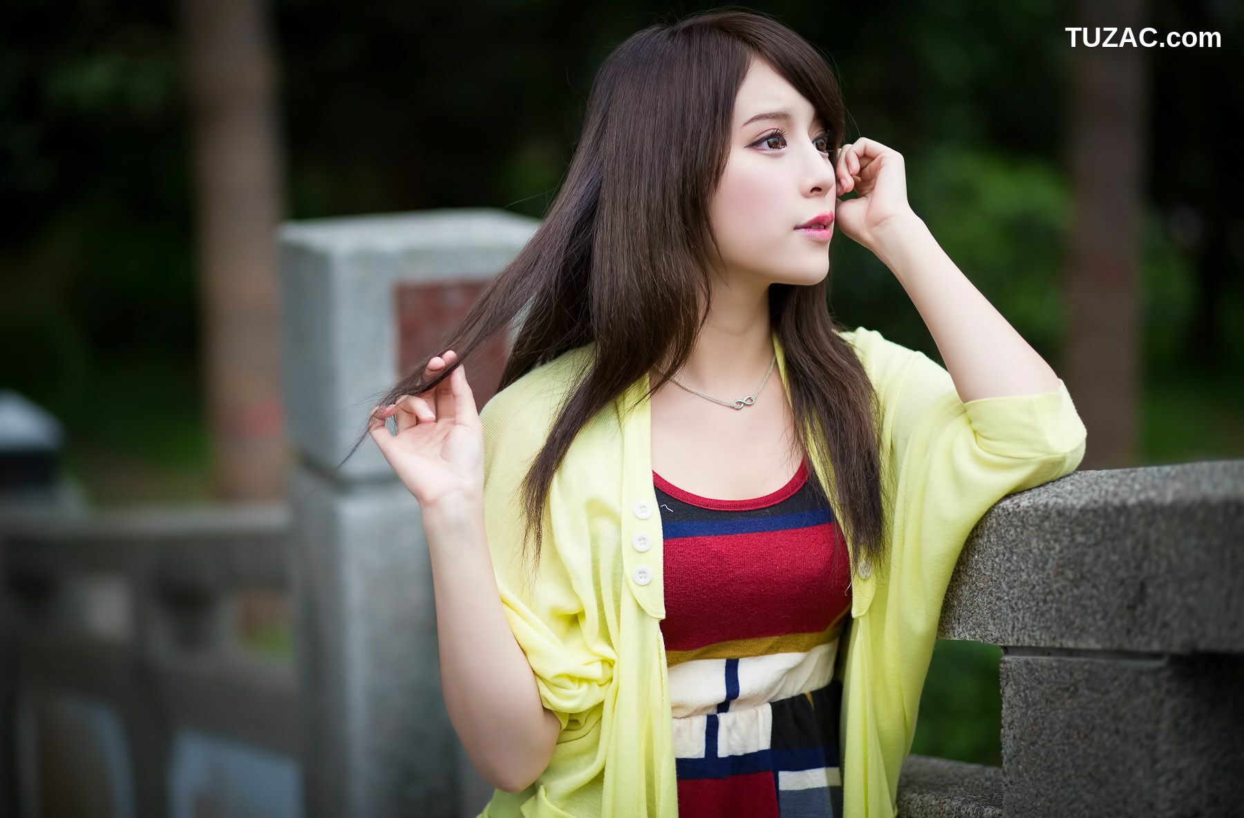 台湾正妹_台湾女神张齐郡JULIE《踏青》写真集