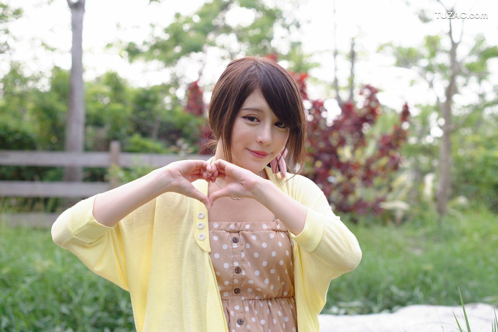 台湾正妹_台湾女神张齐郡JULIE《踏青》写真集