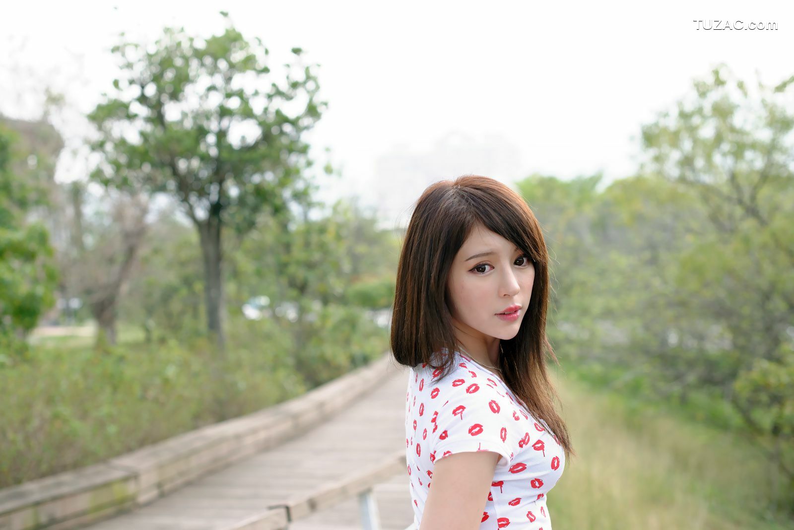 台湾正妹_台湾女神张齐郡JULIE《踏青》写真集