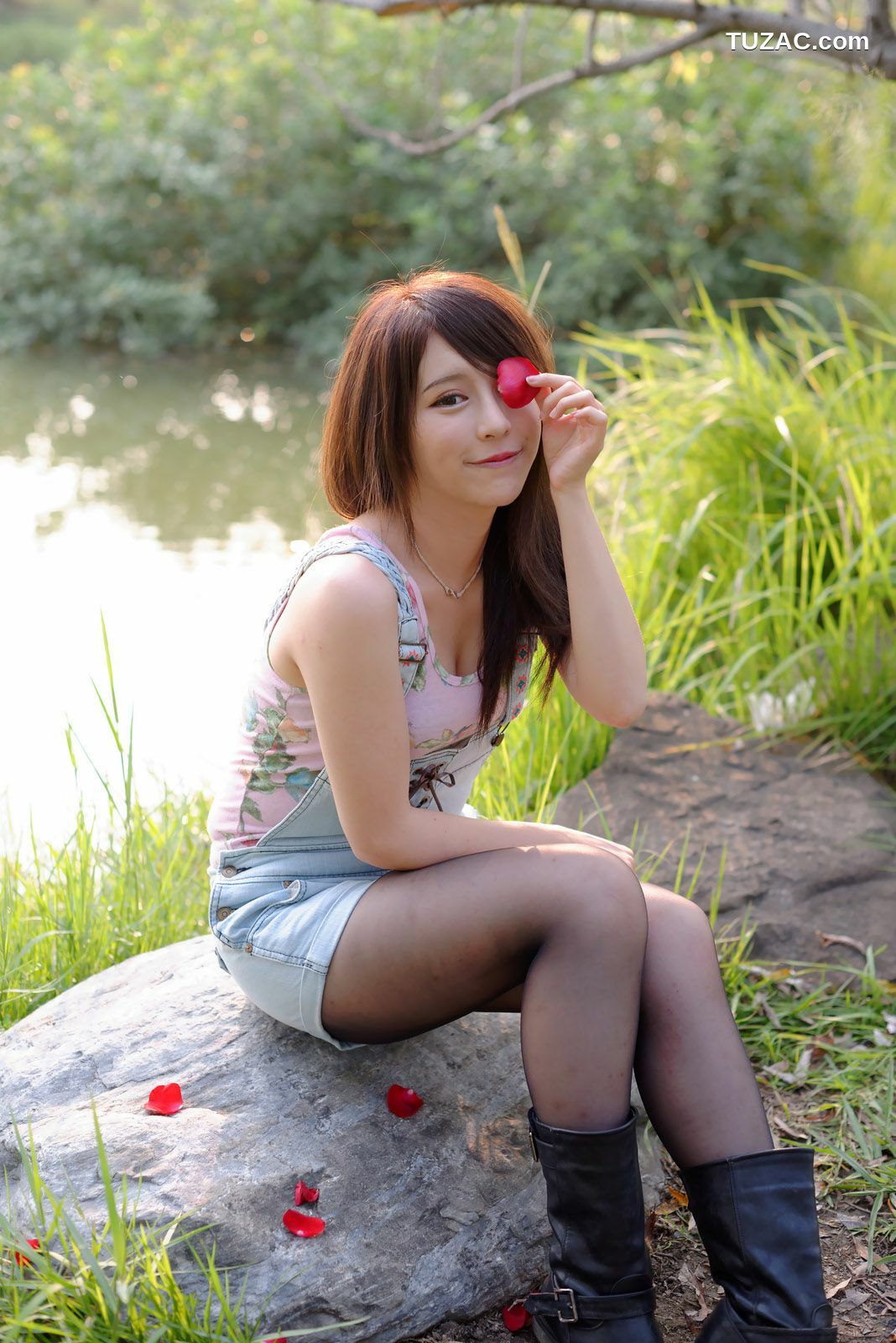 台湾正妹_台湾女神张齐郡JULIE《踏青》写真集