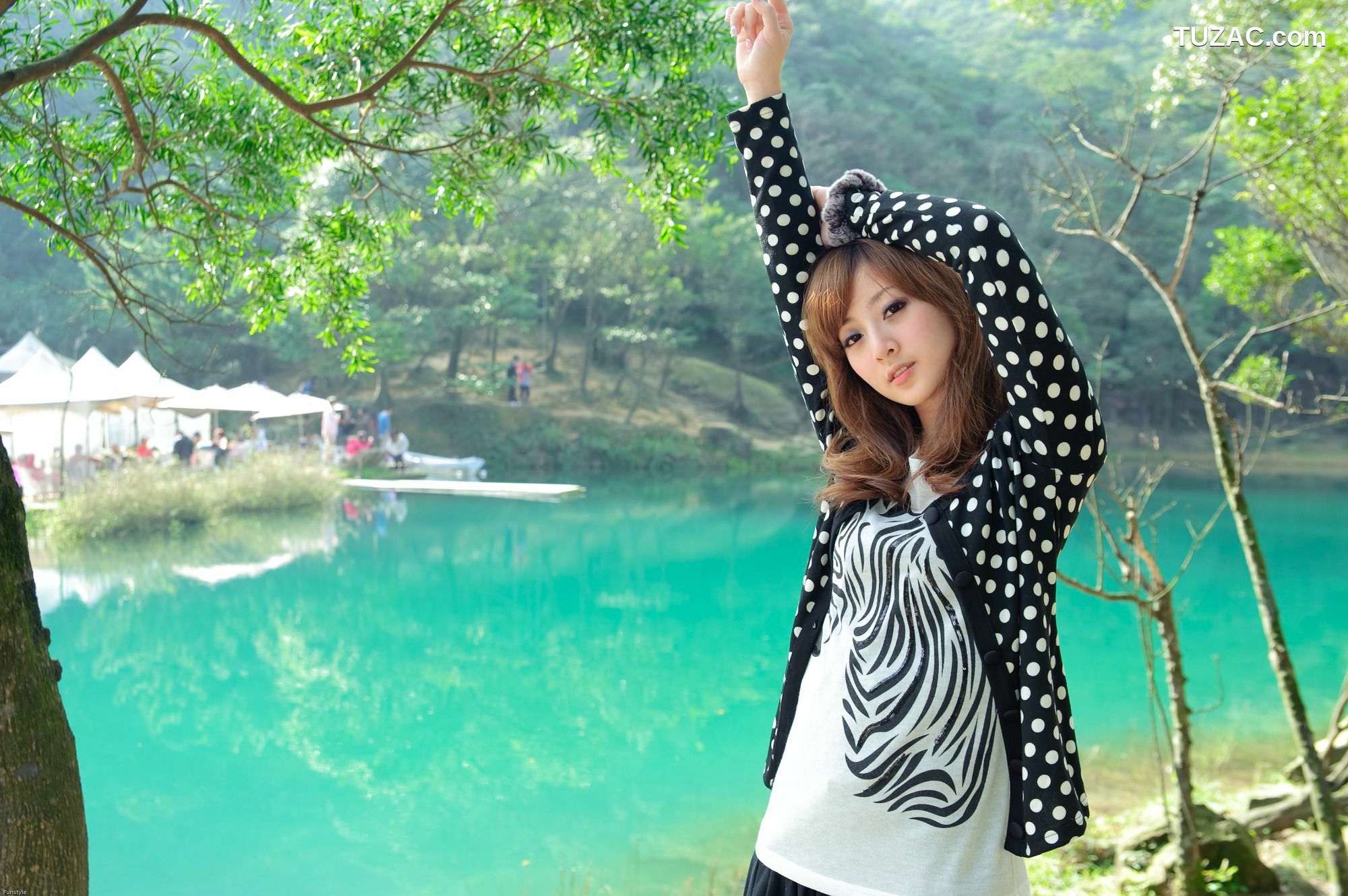 台湾正妹_台湾女神果子MM《新山夢湖外拍》写真集