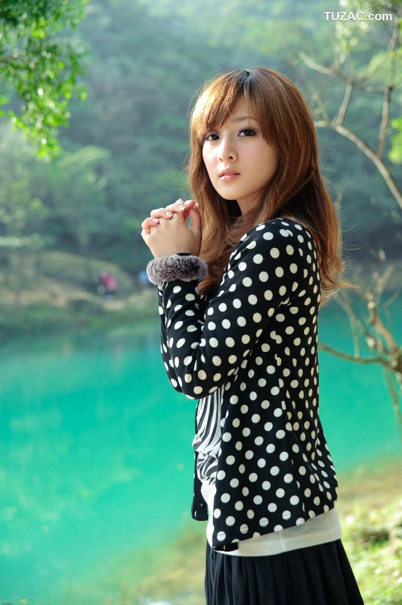 台湾正妹_台湾女神果子MM《新山夢湖外拍》写真集