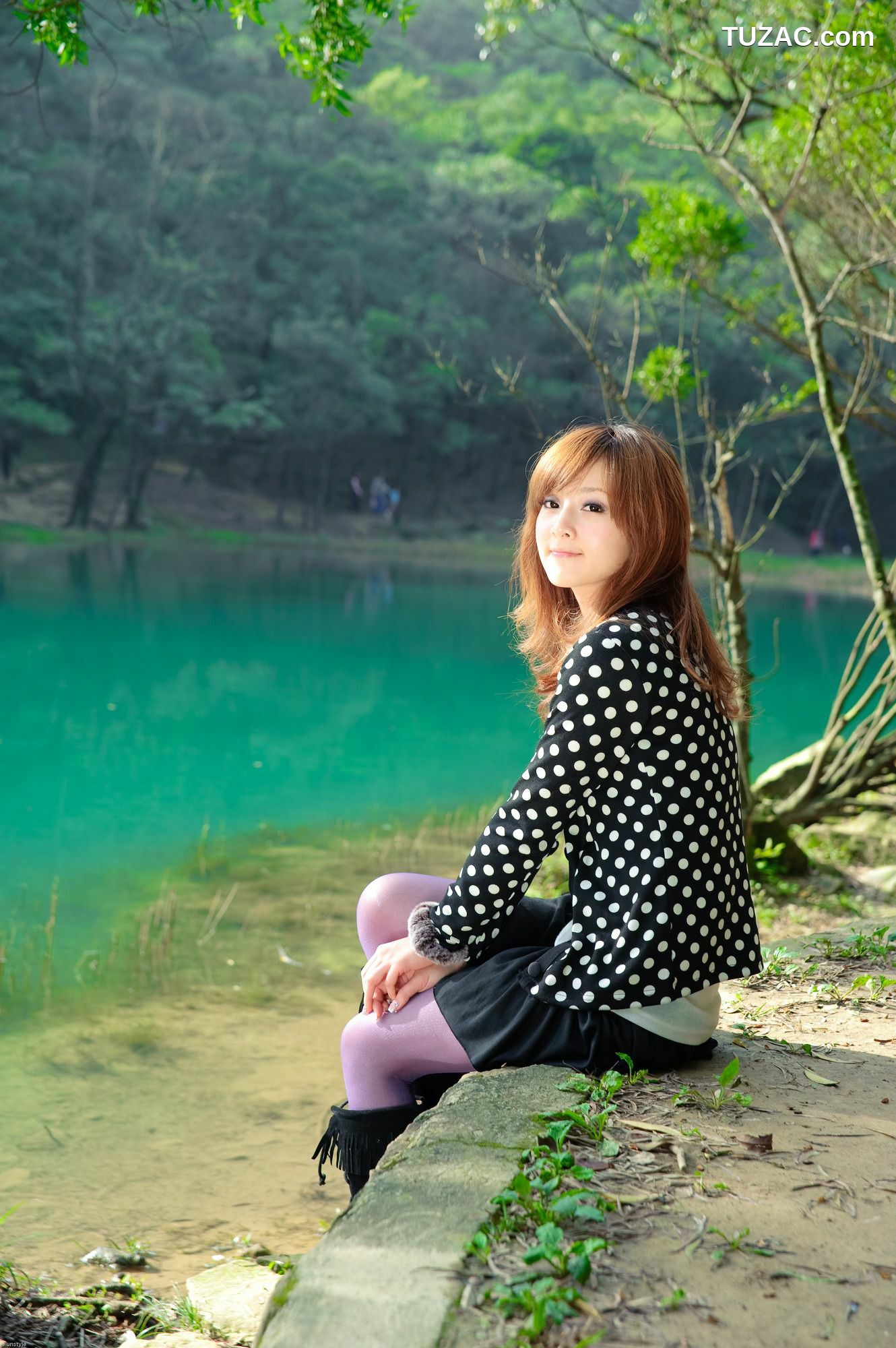 台湾正妹_台湾女神果子MM《新山夢湖外拍》写真集