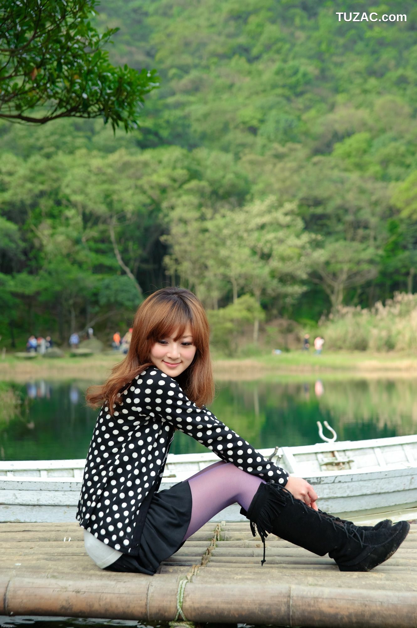 台湾正妹_台湾女神果子MM《新山夢湖外拍》写真集