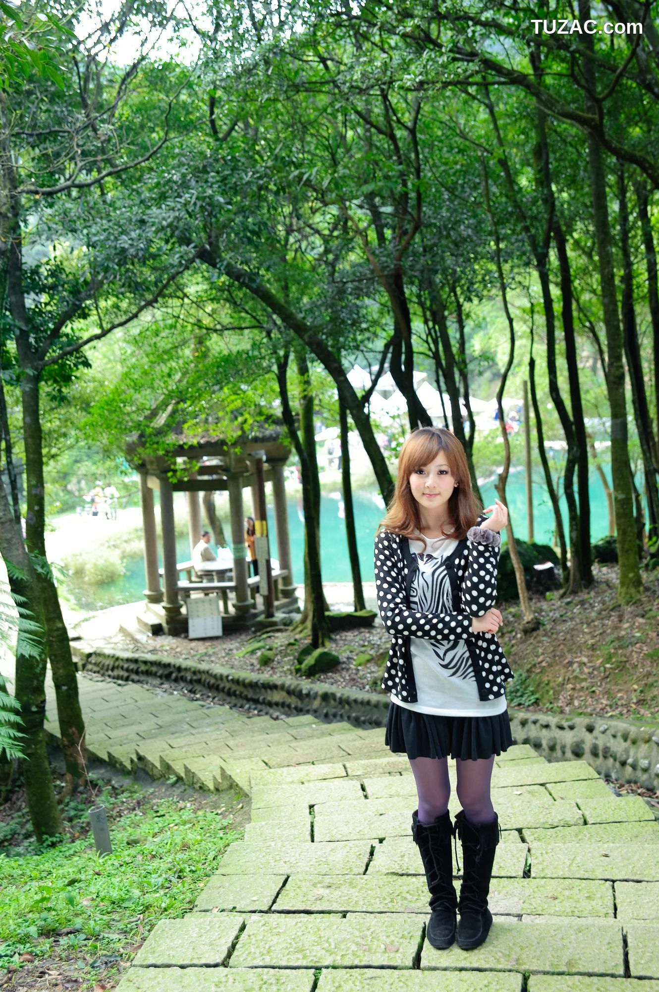 台湾正妹_台湾女神果子MM《新山夢湖外拍》写真集