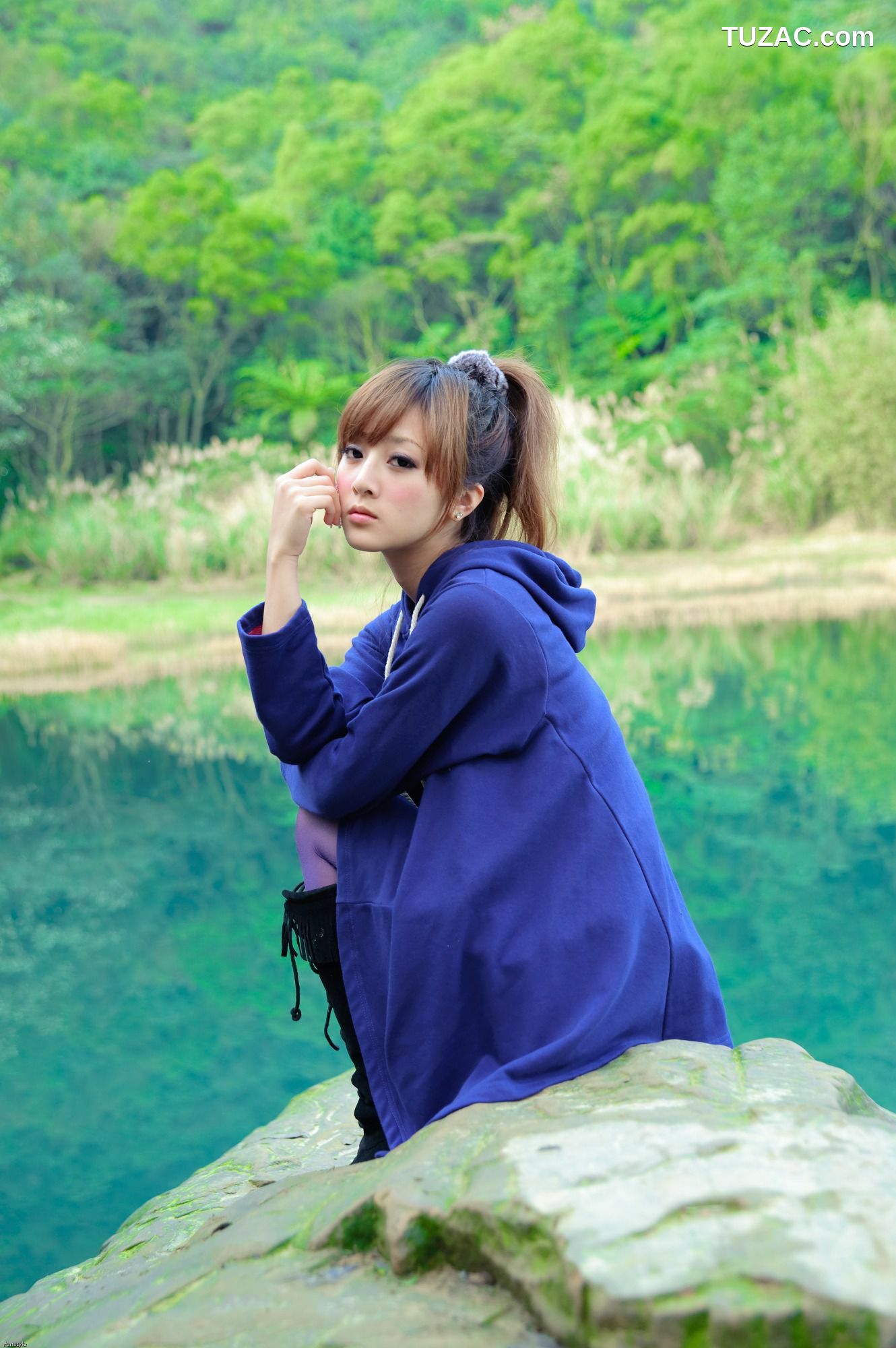 台湾正妹_台湾女神果子MM《新山夢湖外拍》写真集