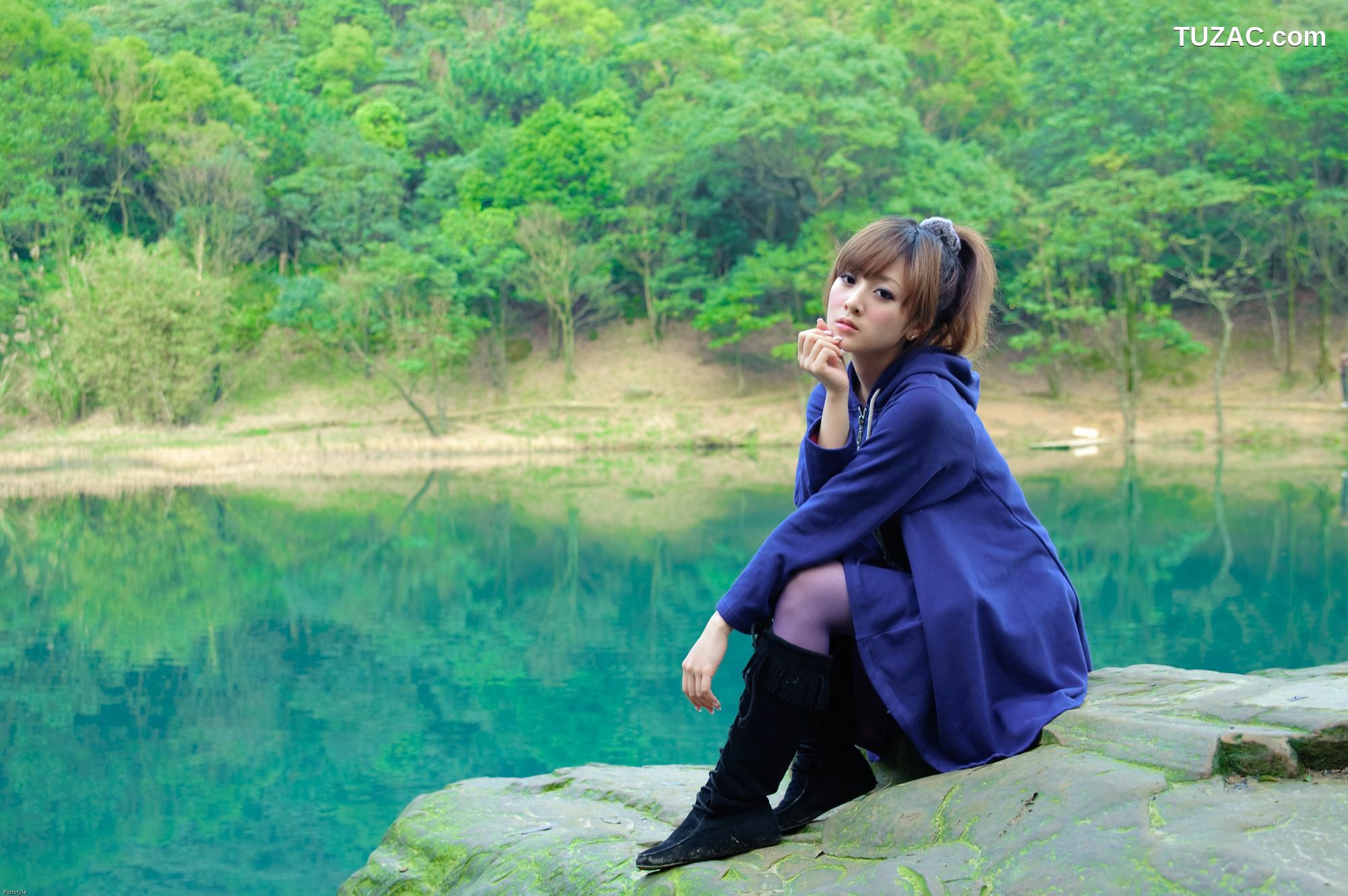 台湾正妹_台湾女神果子MM《新山夢湖外拍》写真集