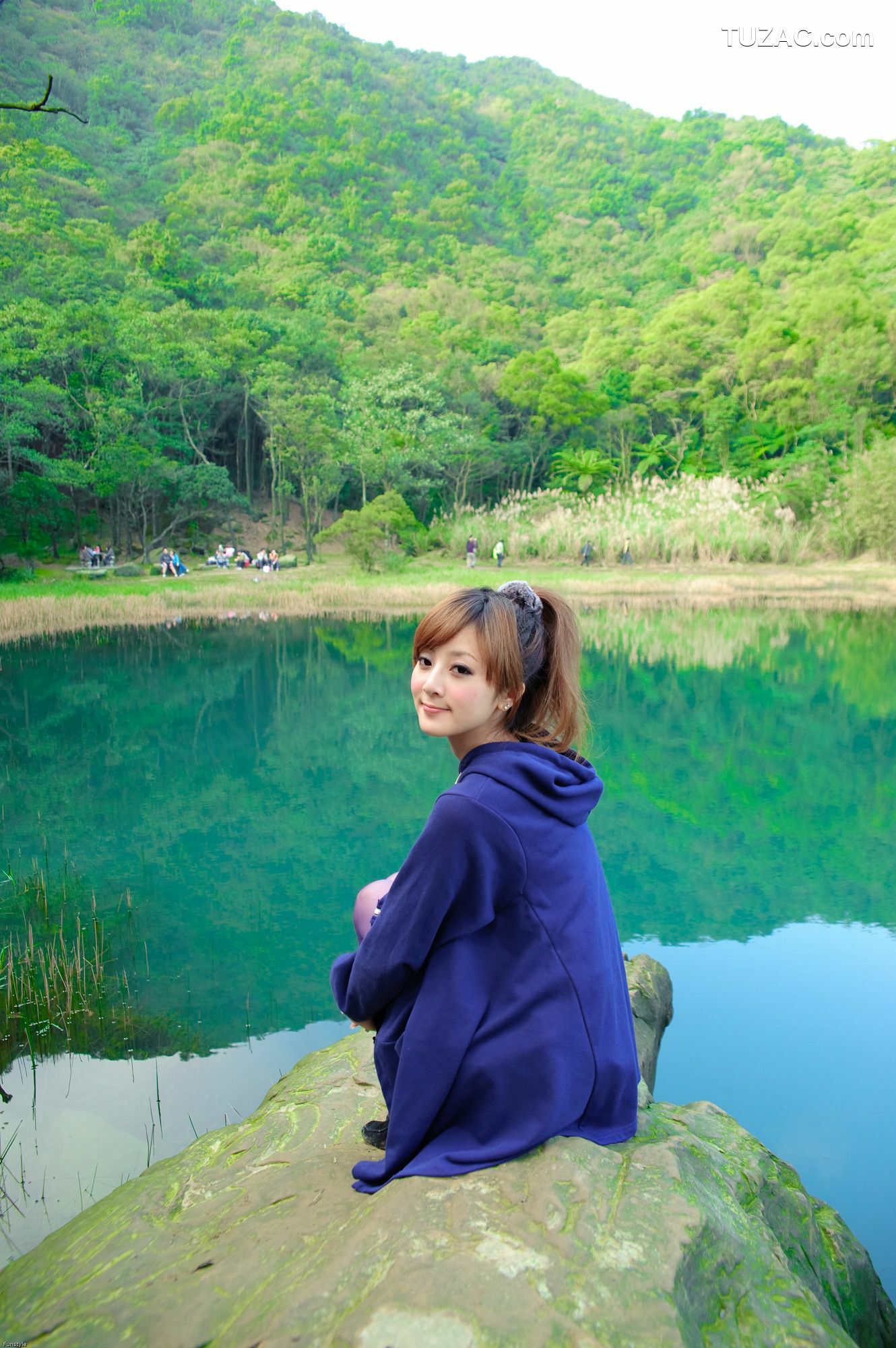 台湾正妹_台湾女神果子MM《新山夢湖外拍》写真集